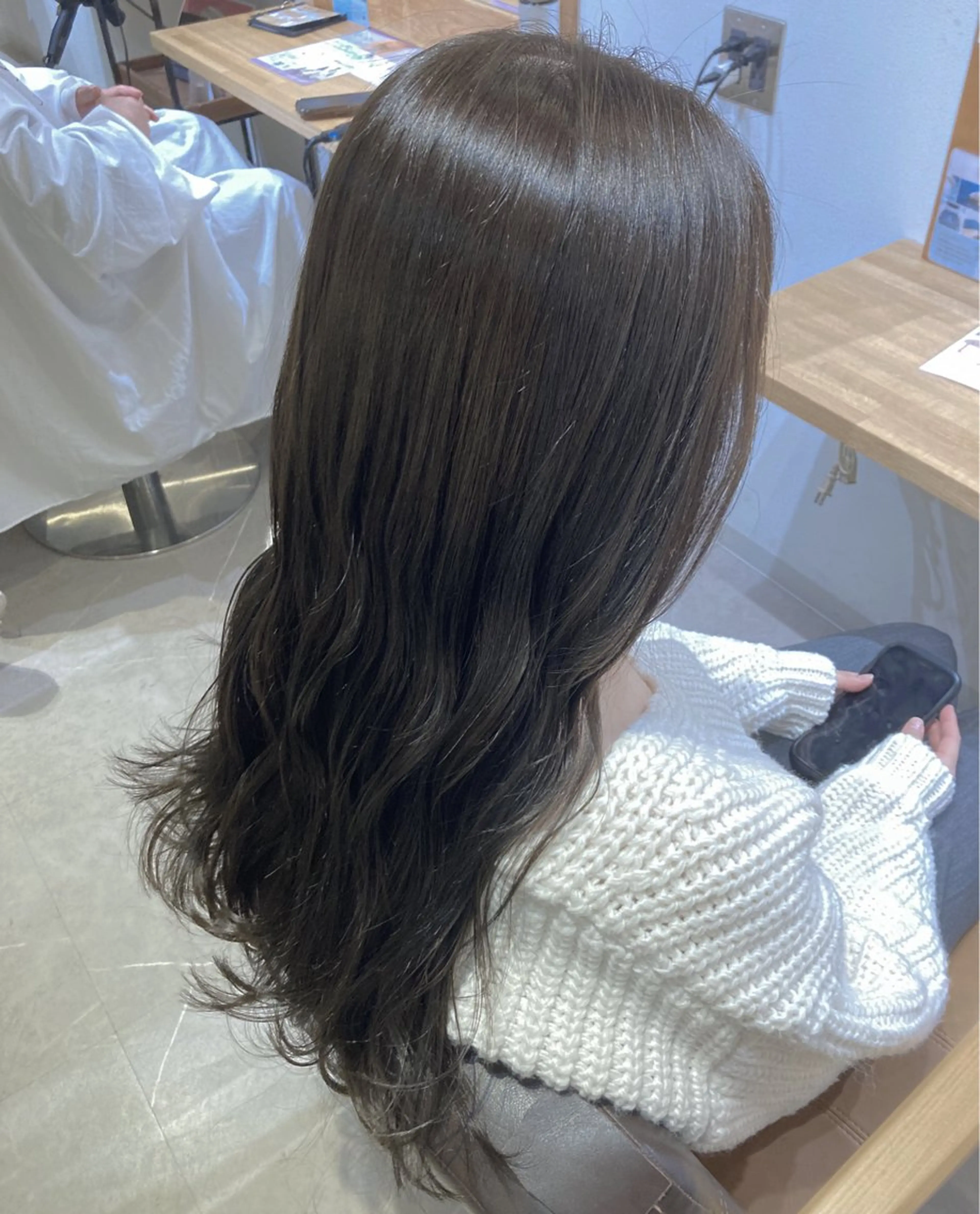 ロング カラー ベージュカラー ブリーチ 透明感カラー ブリーチなしカラー オリーブベージュ DEUCE hair /ヒハルのヘアスタイル