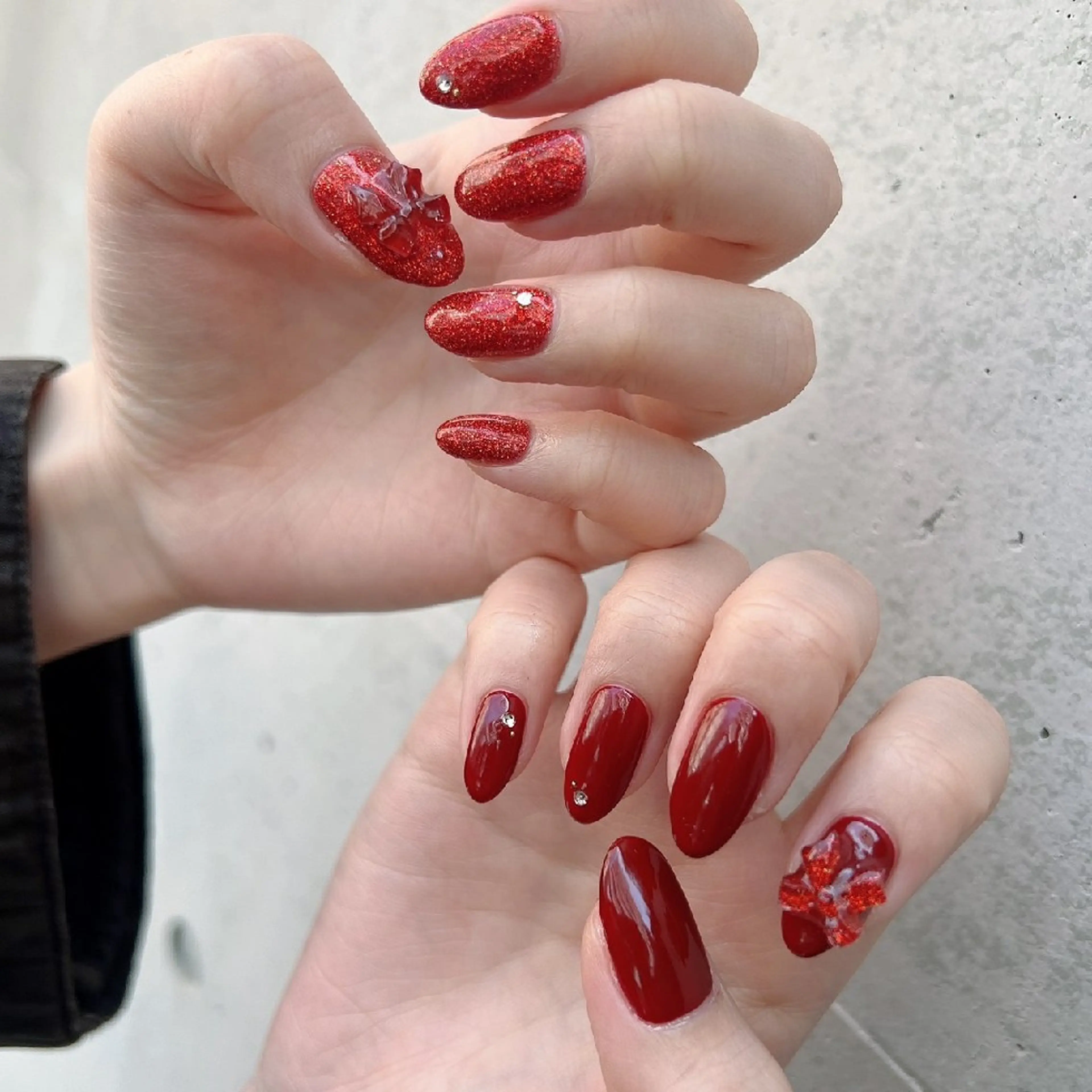 ネイル ラメ(グリッター) 持ち込み 赤色 リボン nail .のネイルデザイン