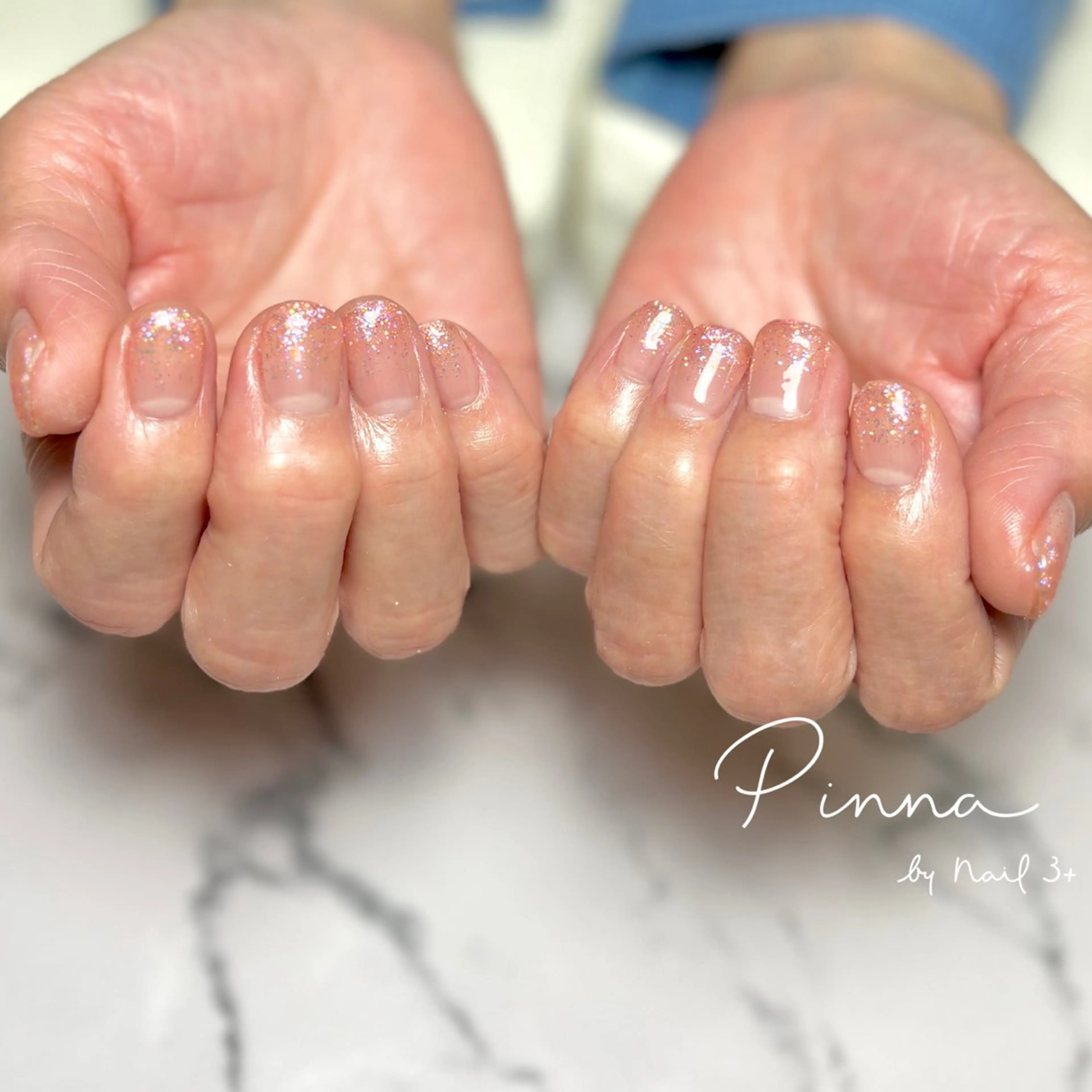 ネイル グラデーション キラキラネイル Pinna by nail3+所属・Mayu 🌷🦋のネイルデザイン