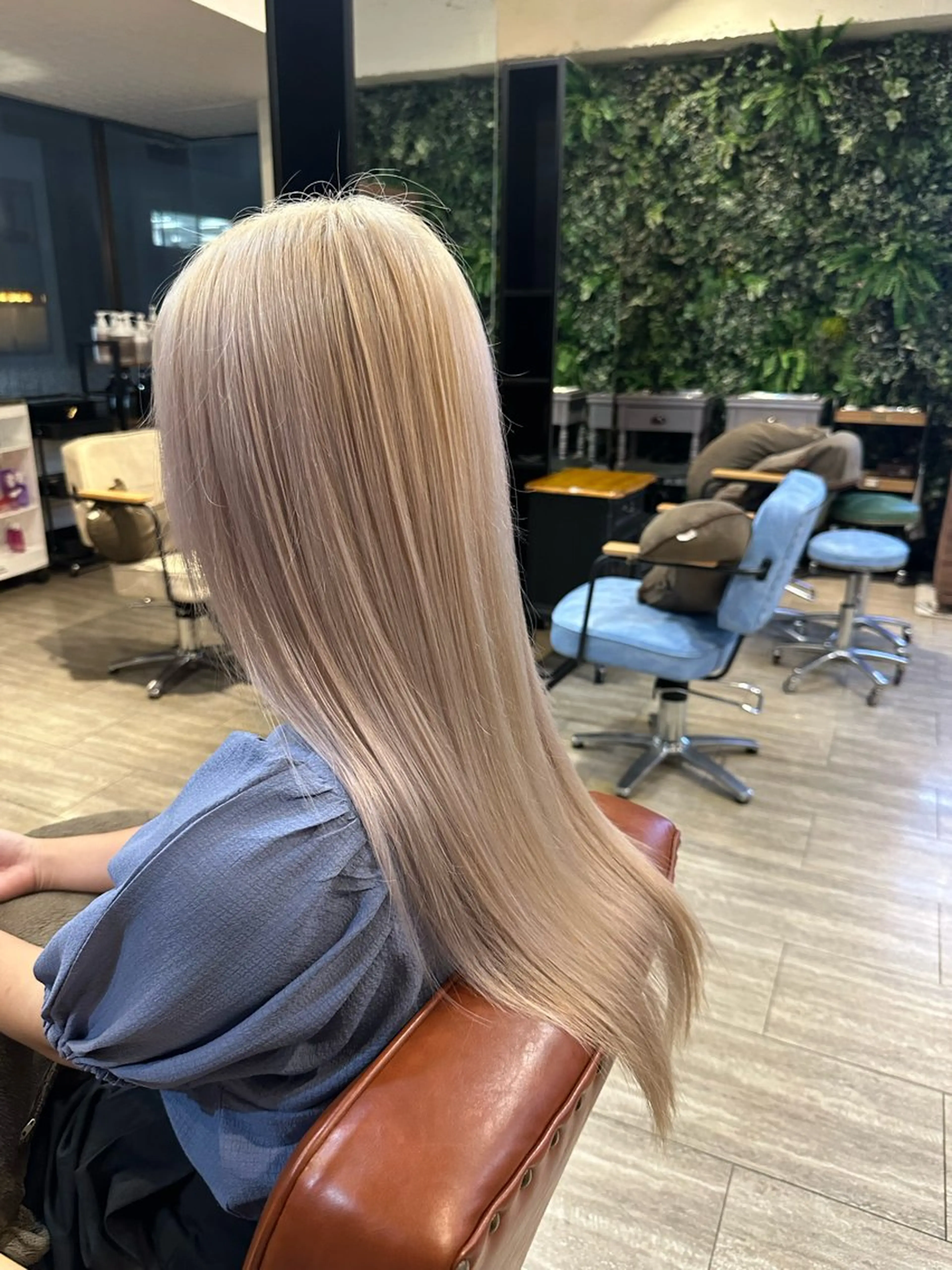 ロング カラー ブリーチ ブロンド ホワイトブロンド 東藤 悠真のヘアスタイル