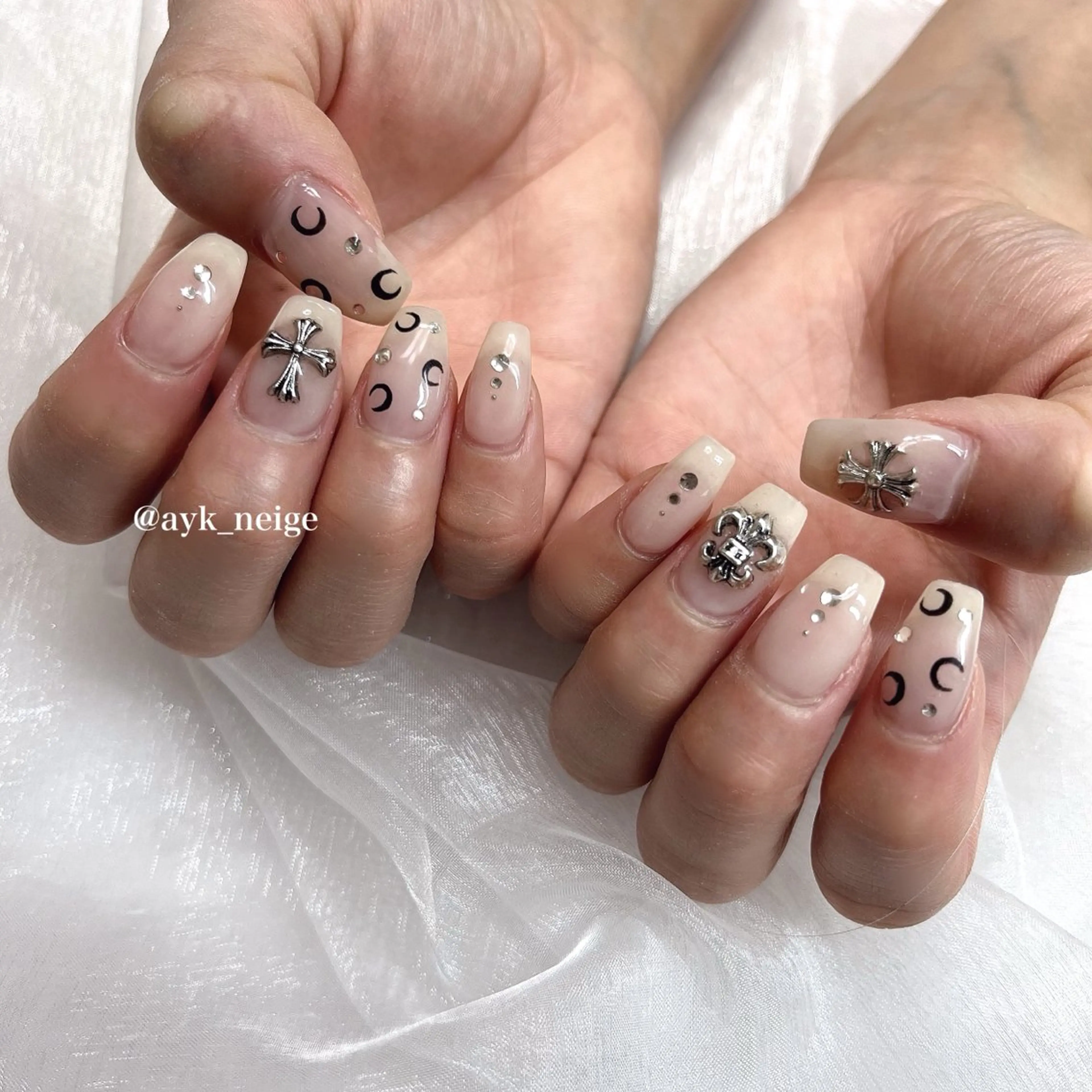 ネイル フットネイル キラキラネイル 韓国ネイル リボン n'eige nail所属・大谷 綾香のネイルデザイン