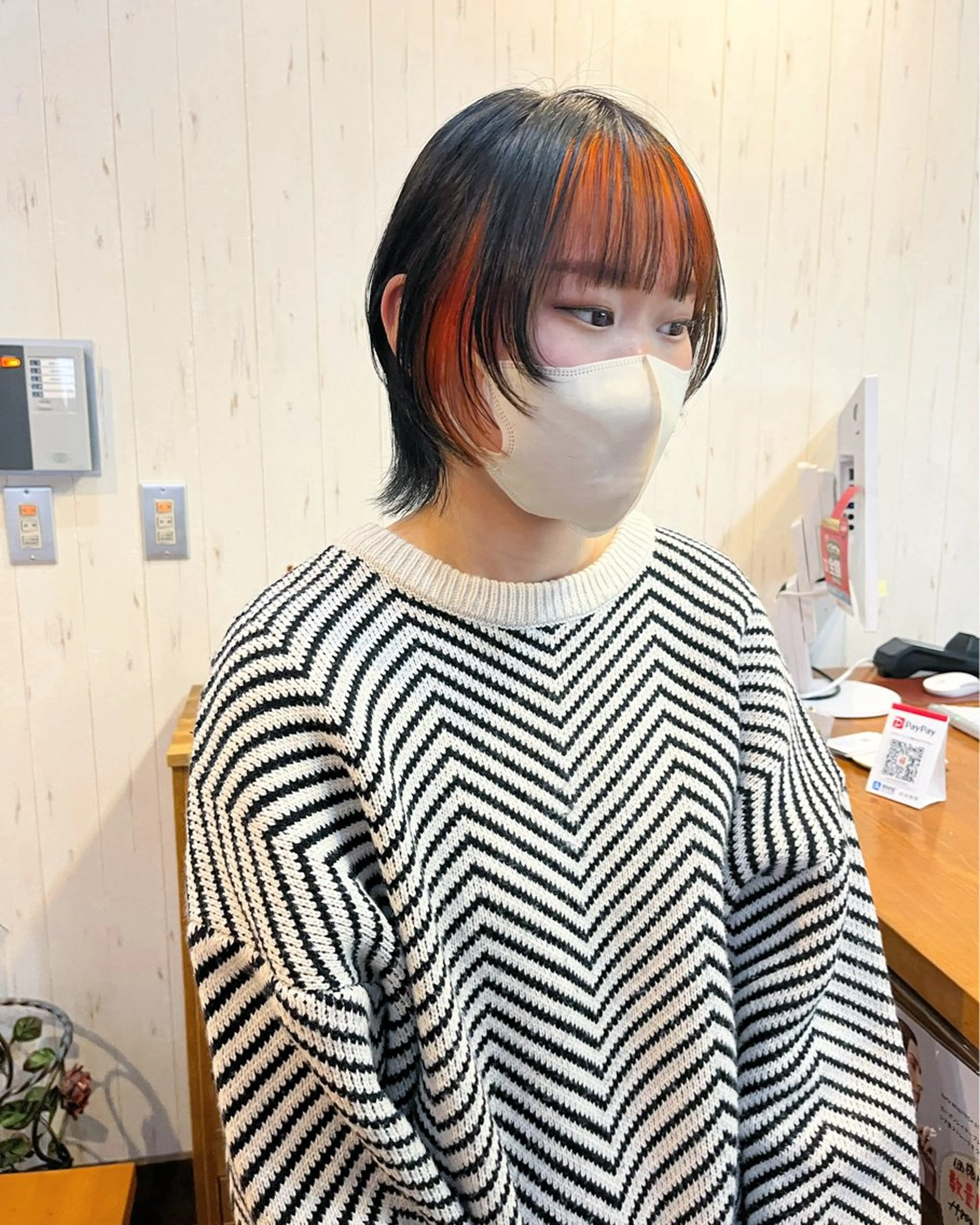 ミディアム カラー オレンジ ウルフカット ウルフ/レイヤー/ ブリーチ/牧原歩夢のヘアスタイル