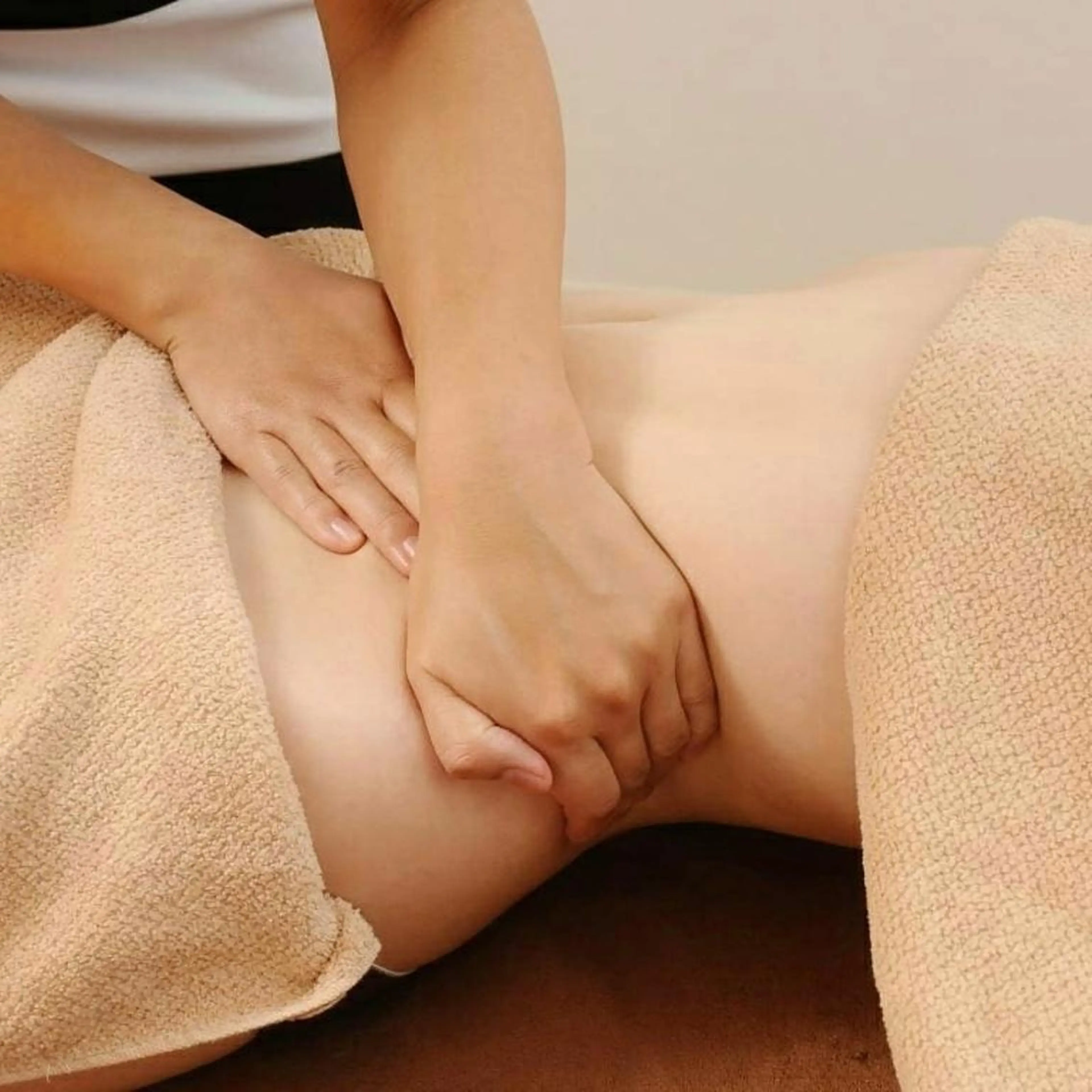 【12月限定】辛い肩こりやプニプニのお腹、プルンプルンの二の腕に❤️上半身リンパマッサージ40分の写真