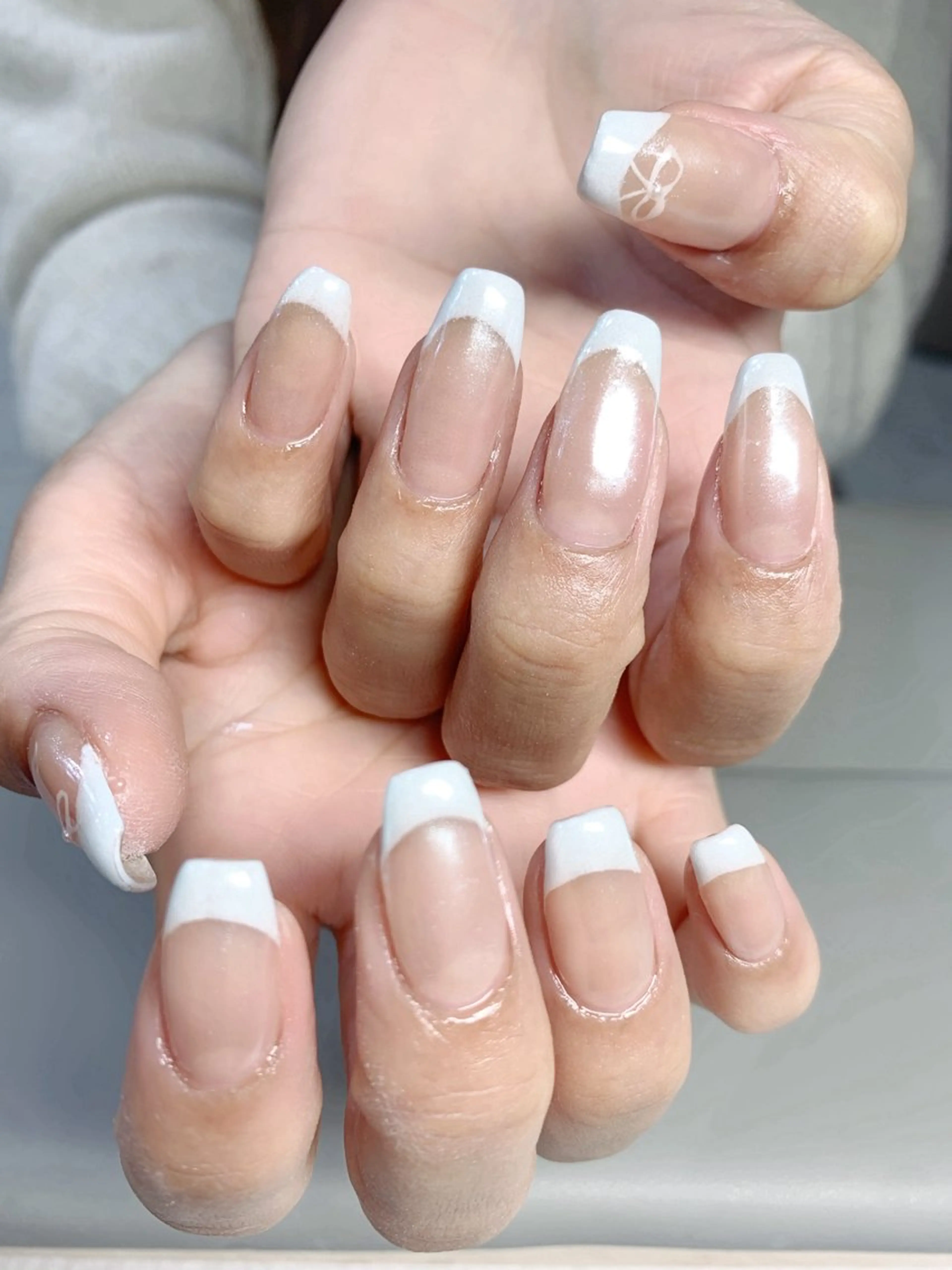 ネイル オーロラネイル フレンチネイル ハンドネイル mira-cle大濱美容アカデミー所属・AI NAのネイルデザイン