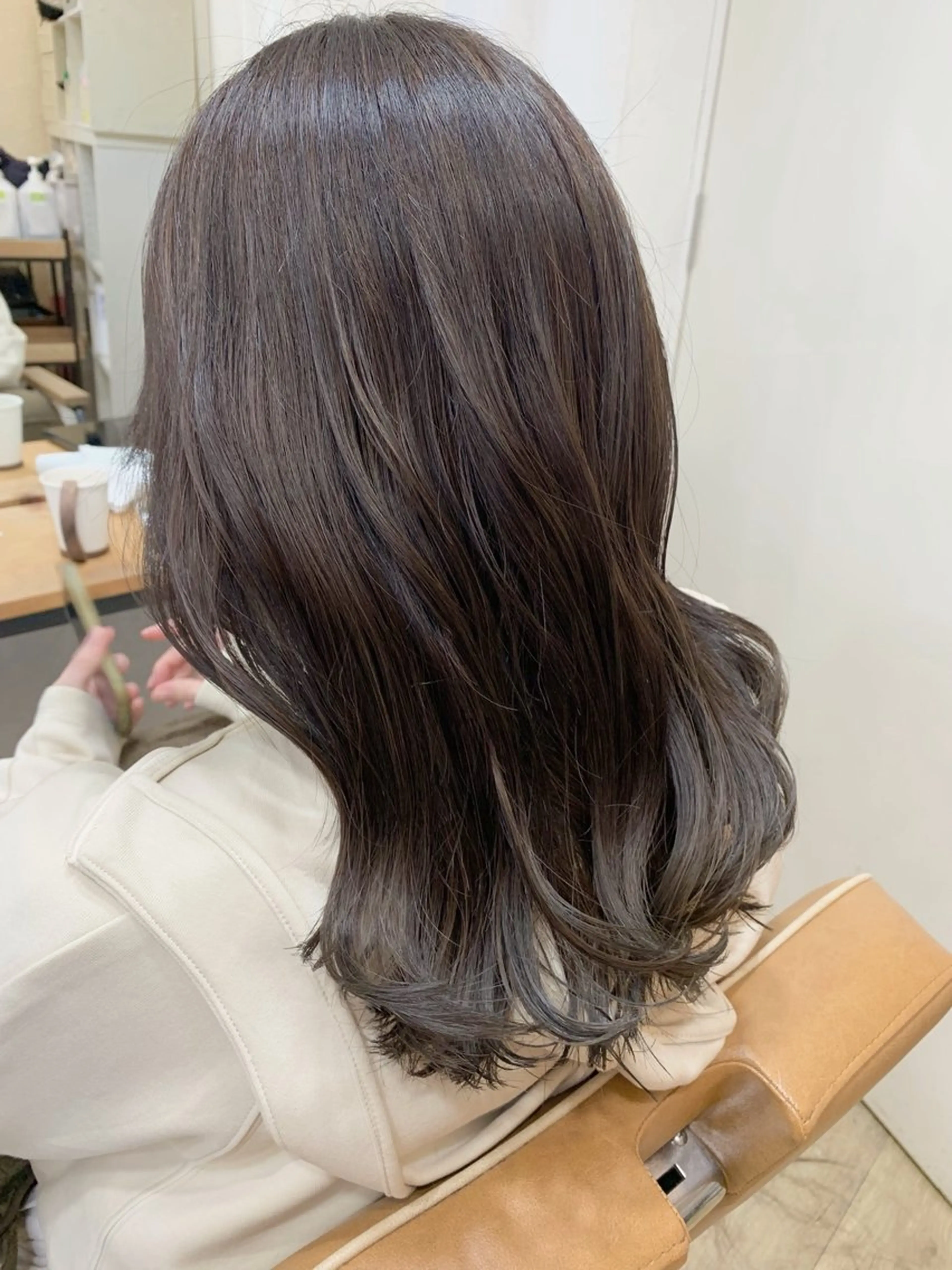 セミロング カラー グレージュ 庄司 桜のヘアスタイル