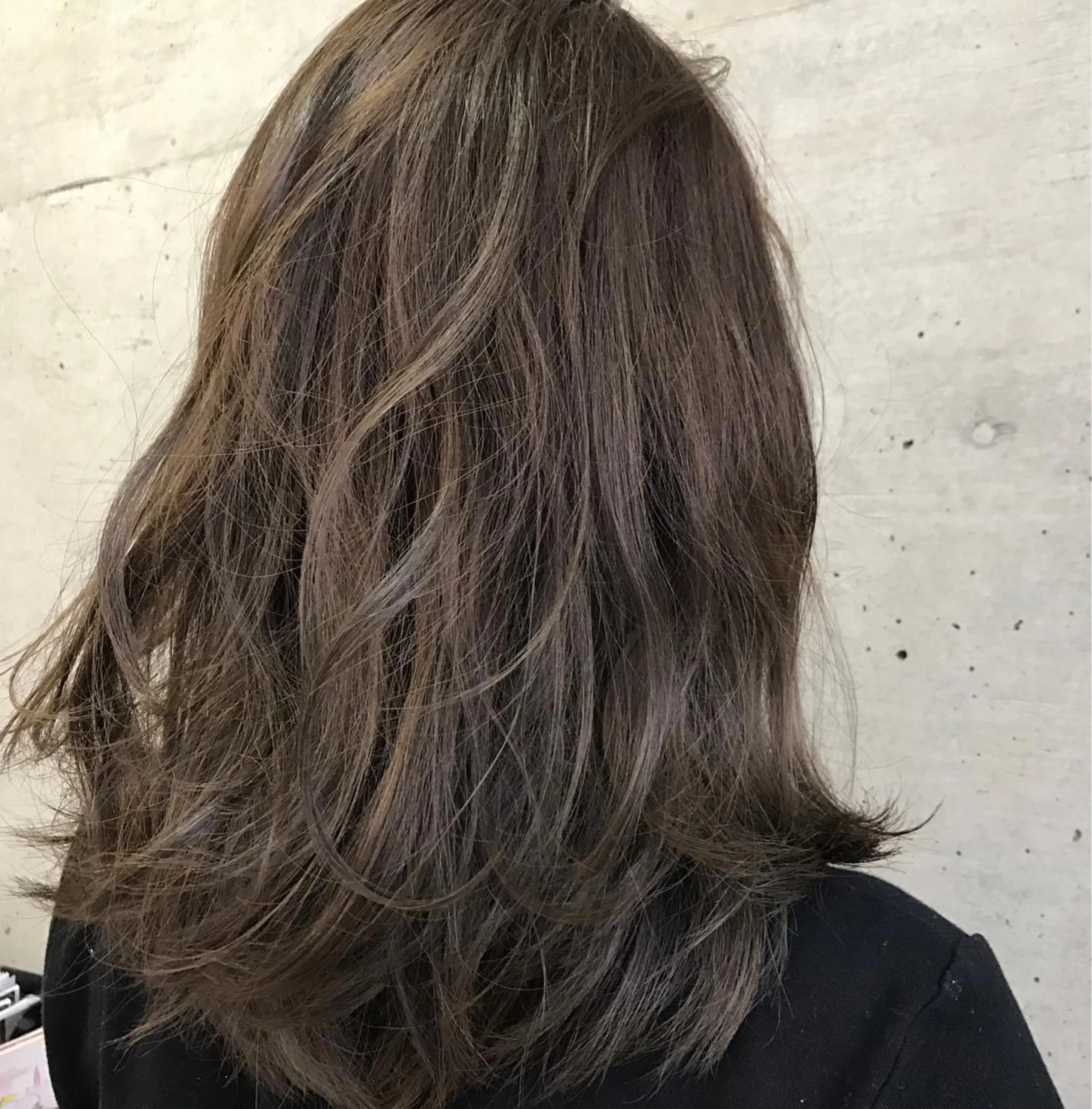 セミロング カラー グラデーションカラー グレージュ ハイライトカラー ハイライト 大栗 佑也  髪質改善のヘアスタイル