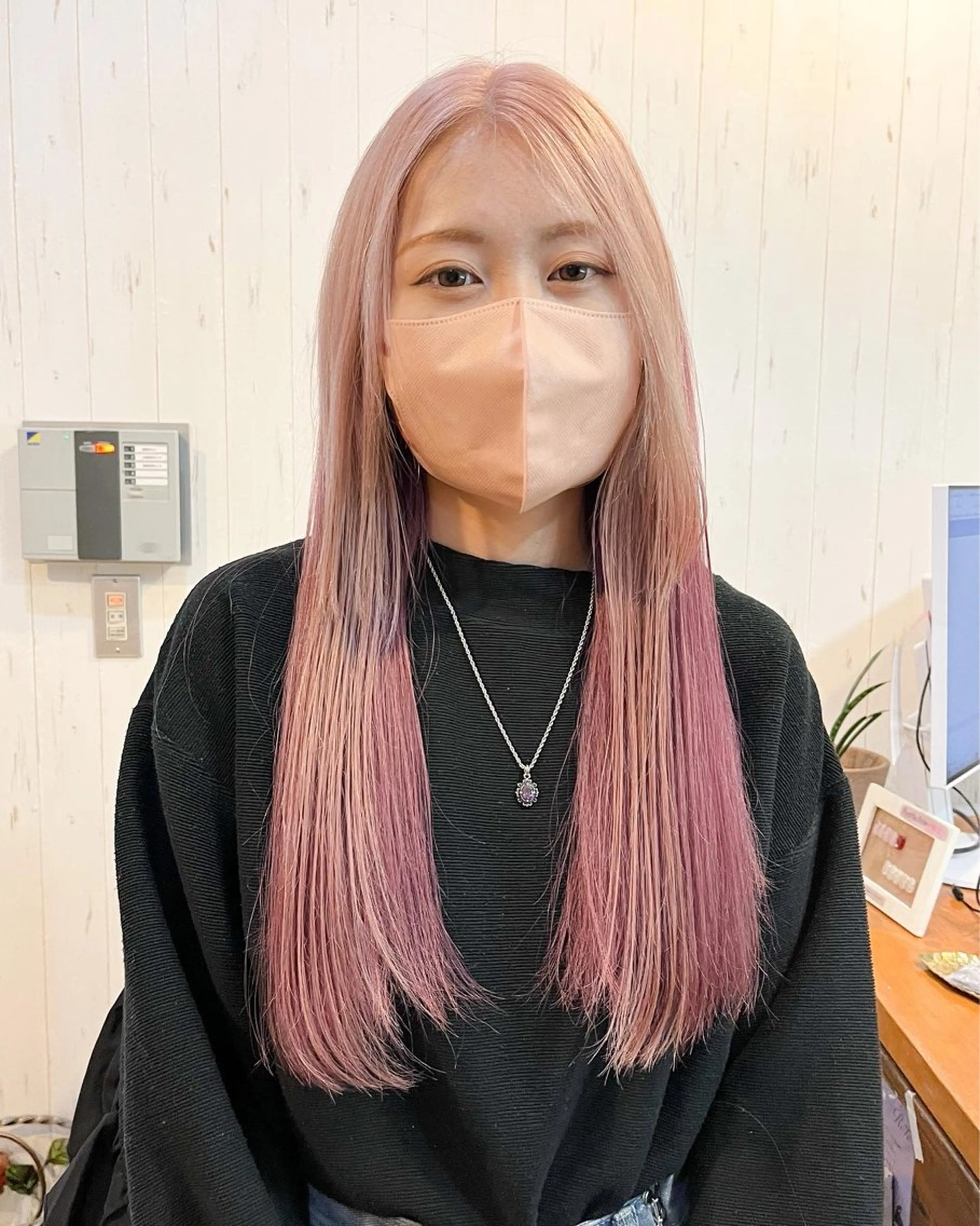 ロング カラー ブリーチ ツートーンカラー ウルフ/レイヤー/ ブリーチ/牧原歩夢のヘアスタイル