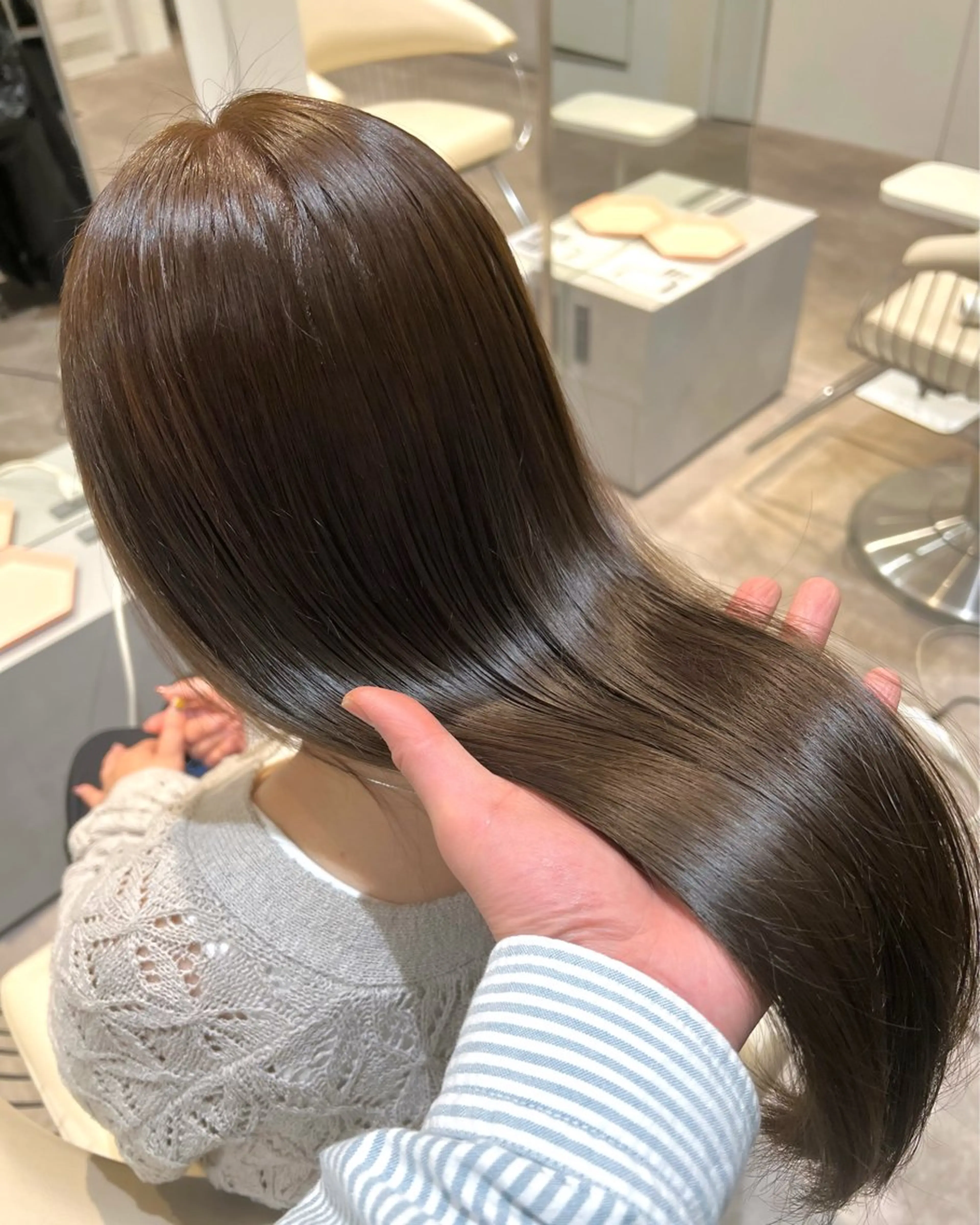 セミロング カラー 透明感カラー グレージュ ハイトーンカラー 学生 髪質改善 カット ヘアカラー トリートメント 💎透明感カラー特化 💎TAISEIのヘアスタイル