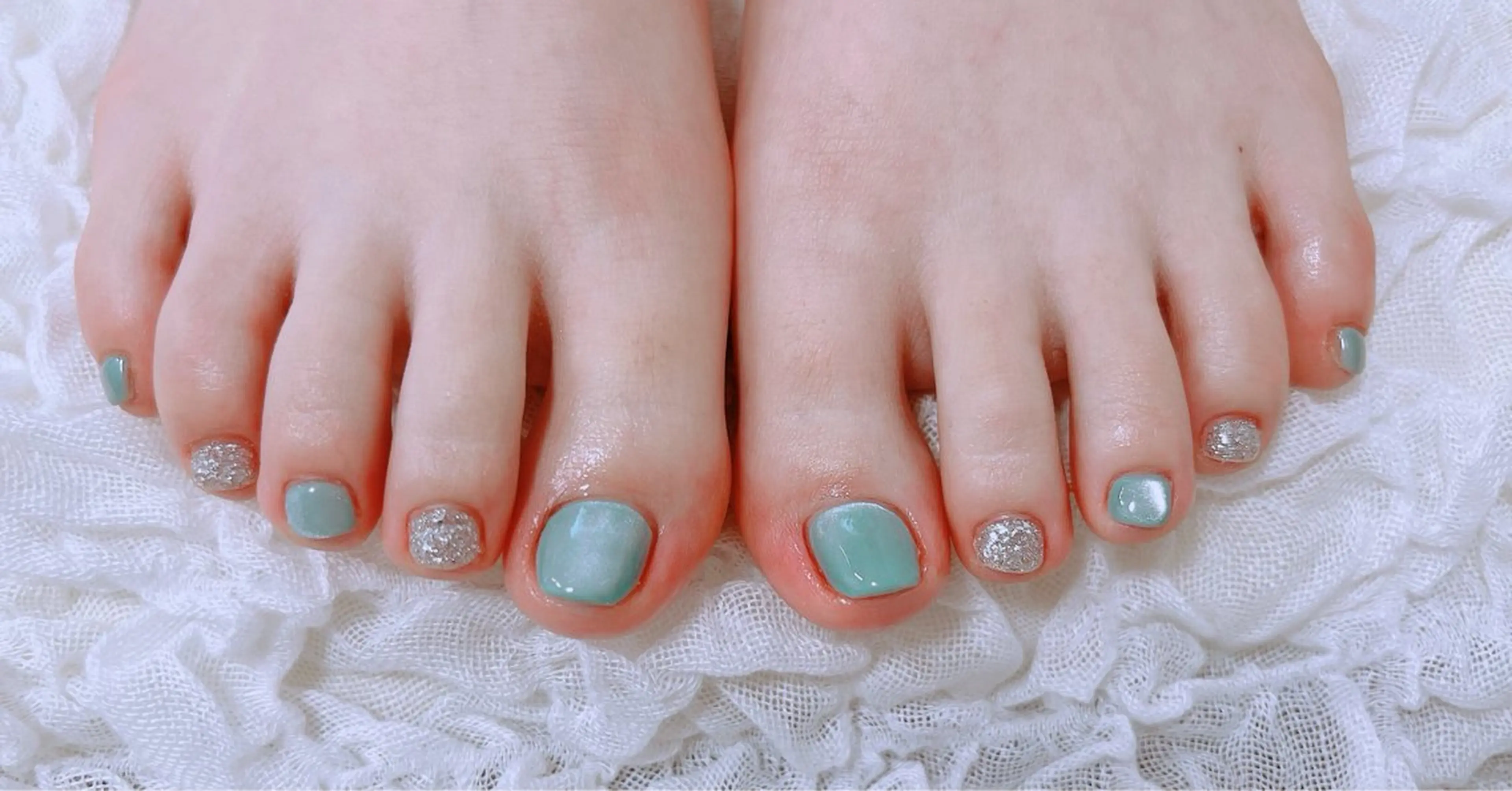 ネイル フットネイル フレンチネイル キラキラネイル 韓国ネイル ロングネイル フットネイル Lee _nailのネイルデザイン