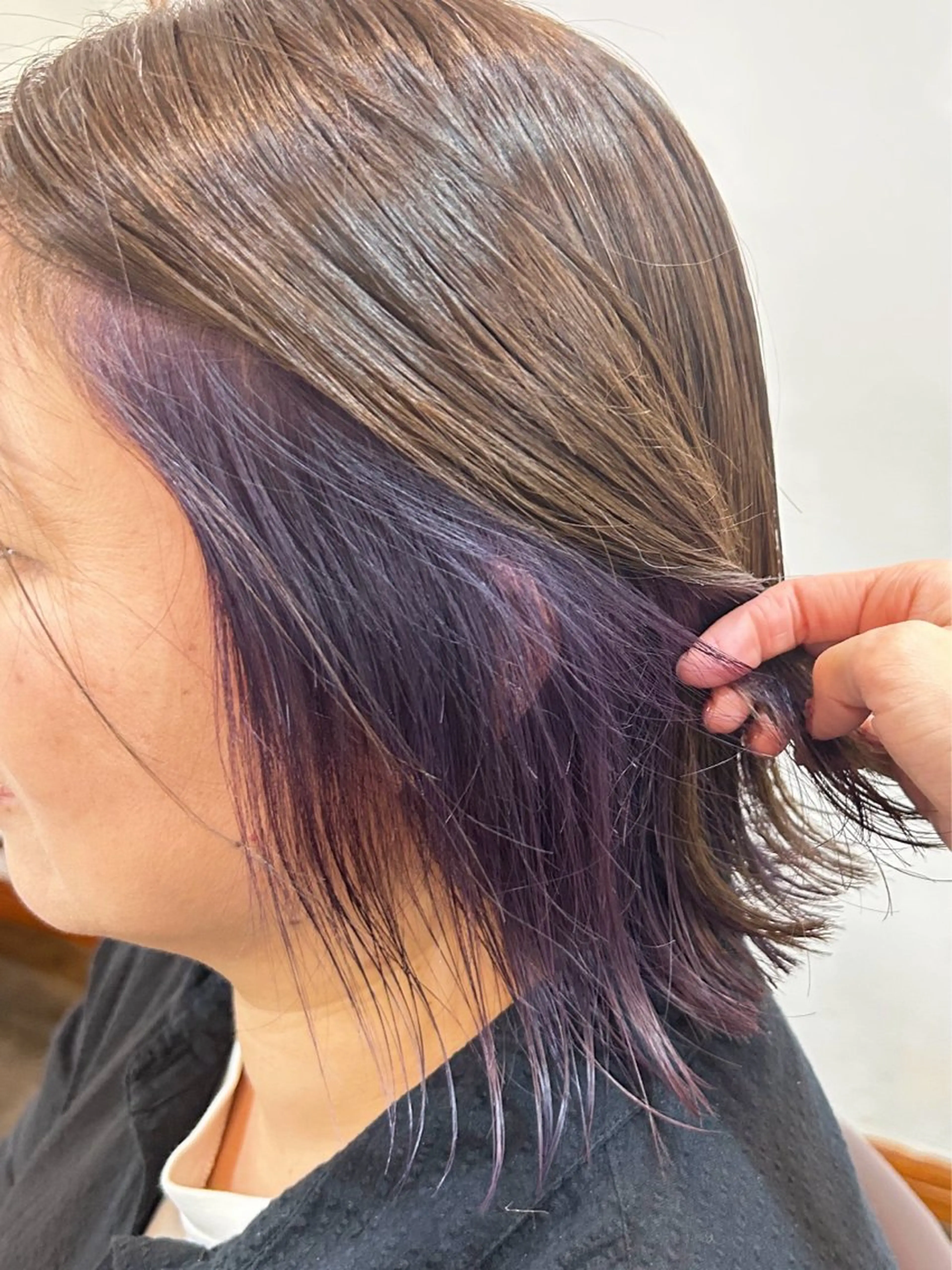 カラー アッシュ アッシュブラウン ブラウンカラー インナーカラー ラベンダーカラー 坂本 瑞季 🤍 髪質改善のヘアスタイル