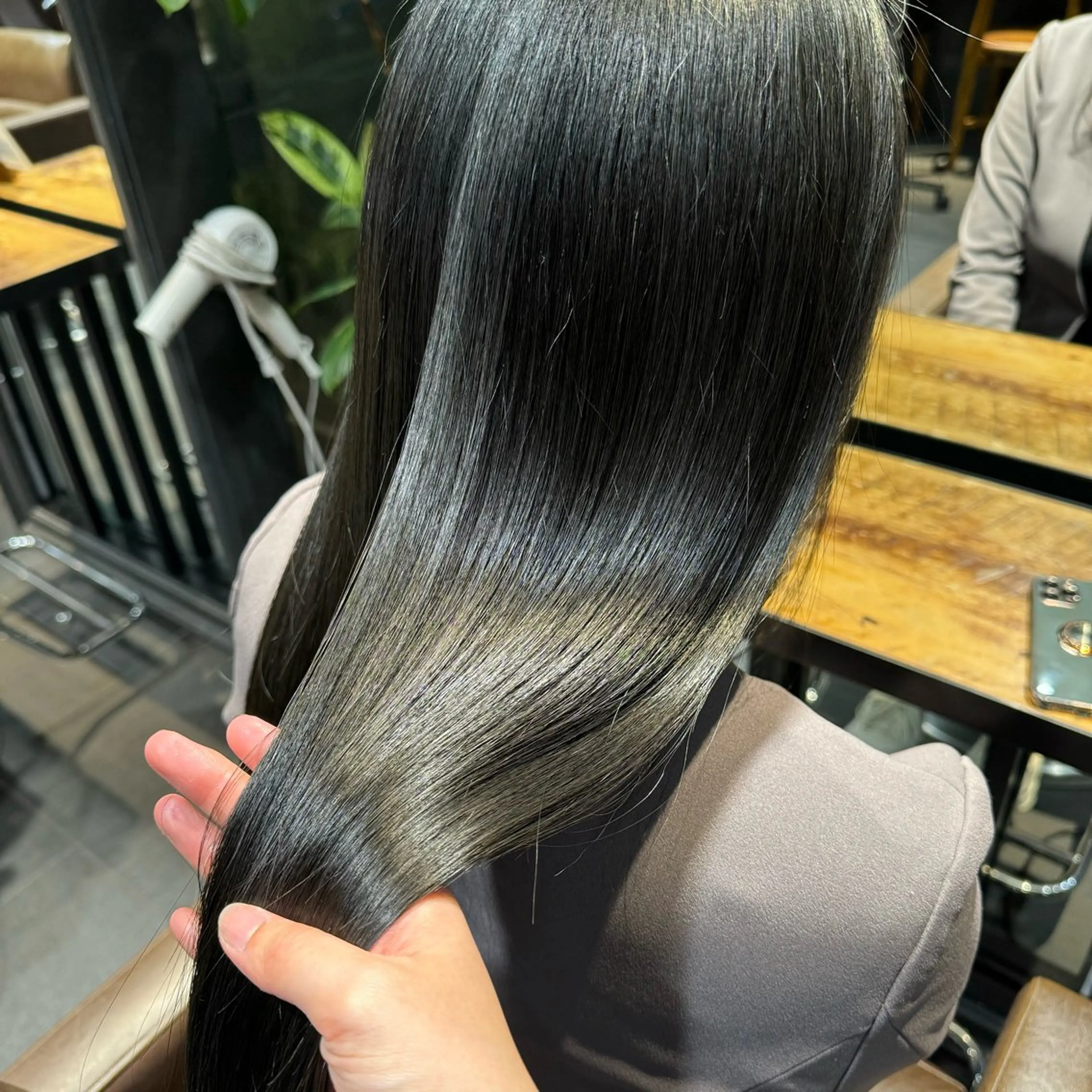 ロング カラー 松木 花鈴のヘアスタイル