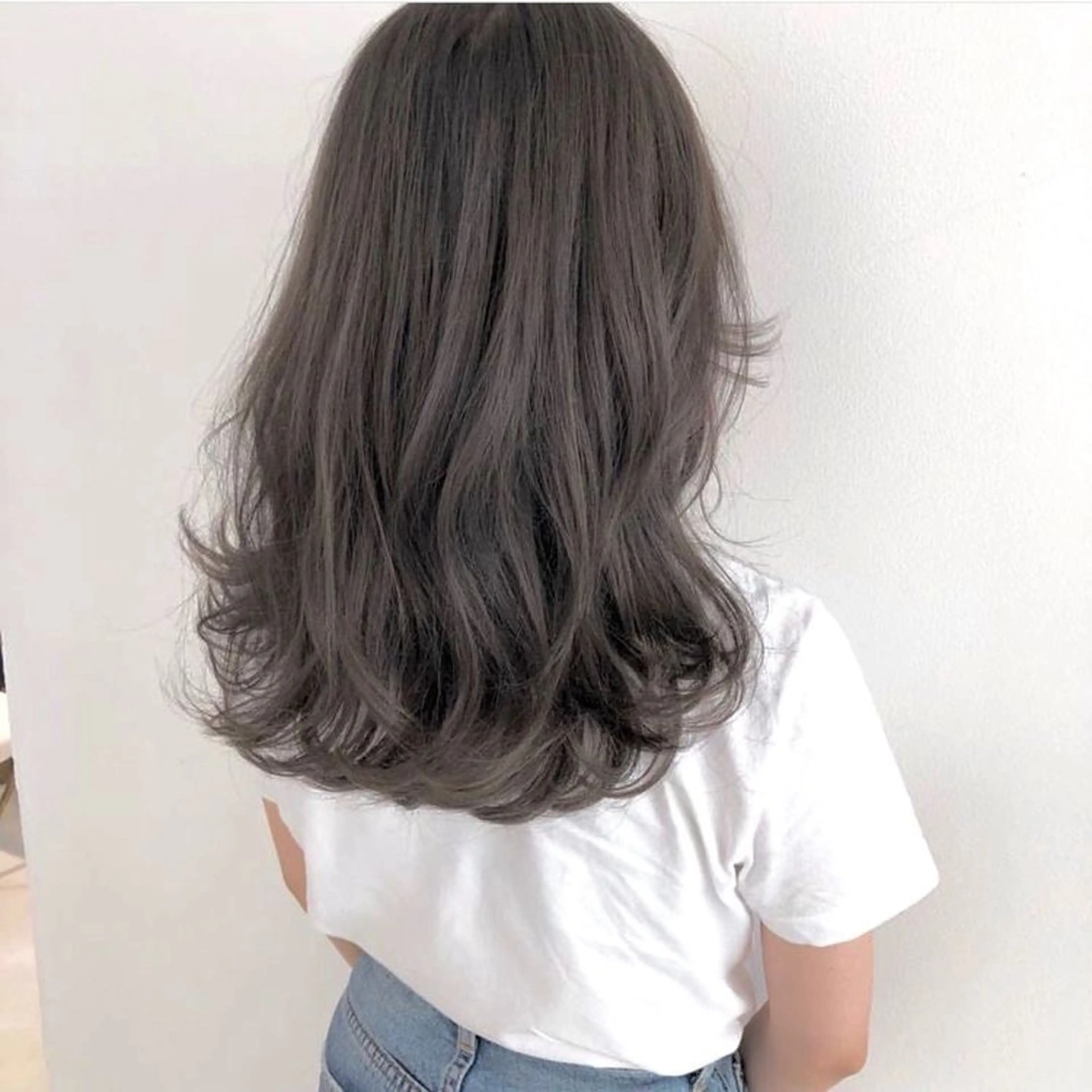 カラー YoLo.所属・村上 ななみのヘアスタイル
