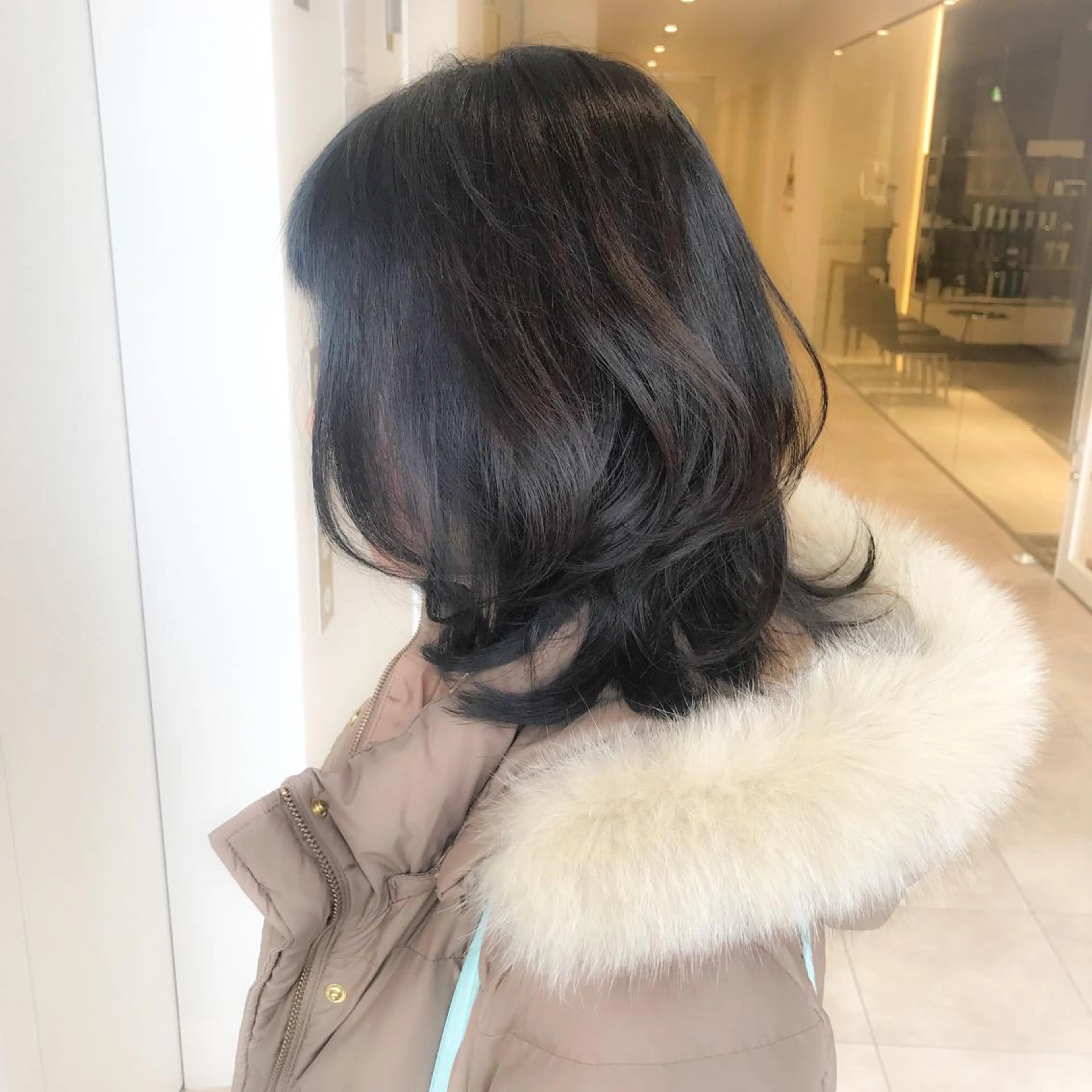 ミディアム カラー くびれヘア くせ毛 レイヤーカット 小顔カット カット ヘアカラー 高畑 真実のヘアスタイル