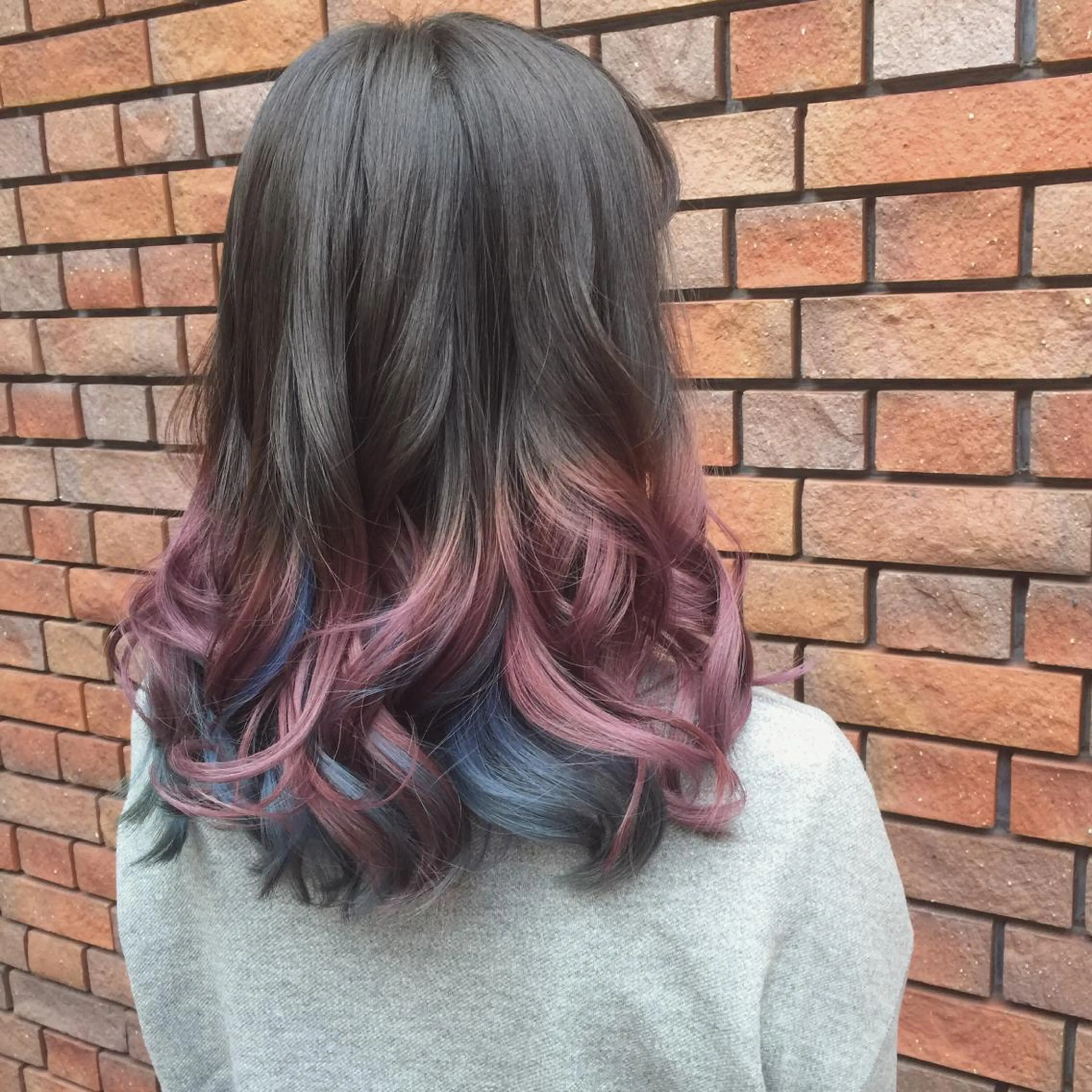 ミディアム カラー ブルーカラー グラデーションカラー パープルカラー FÜRSTIN所属・西村髪質改善 ブリーチ縮毛矯正のヘアスタイル