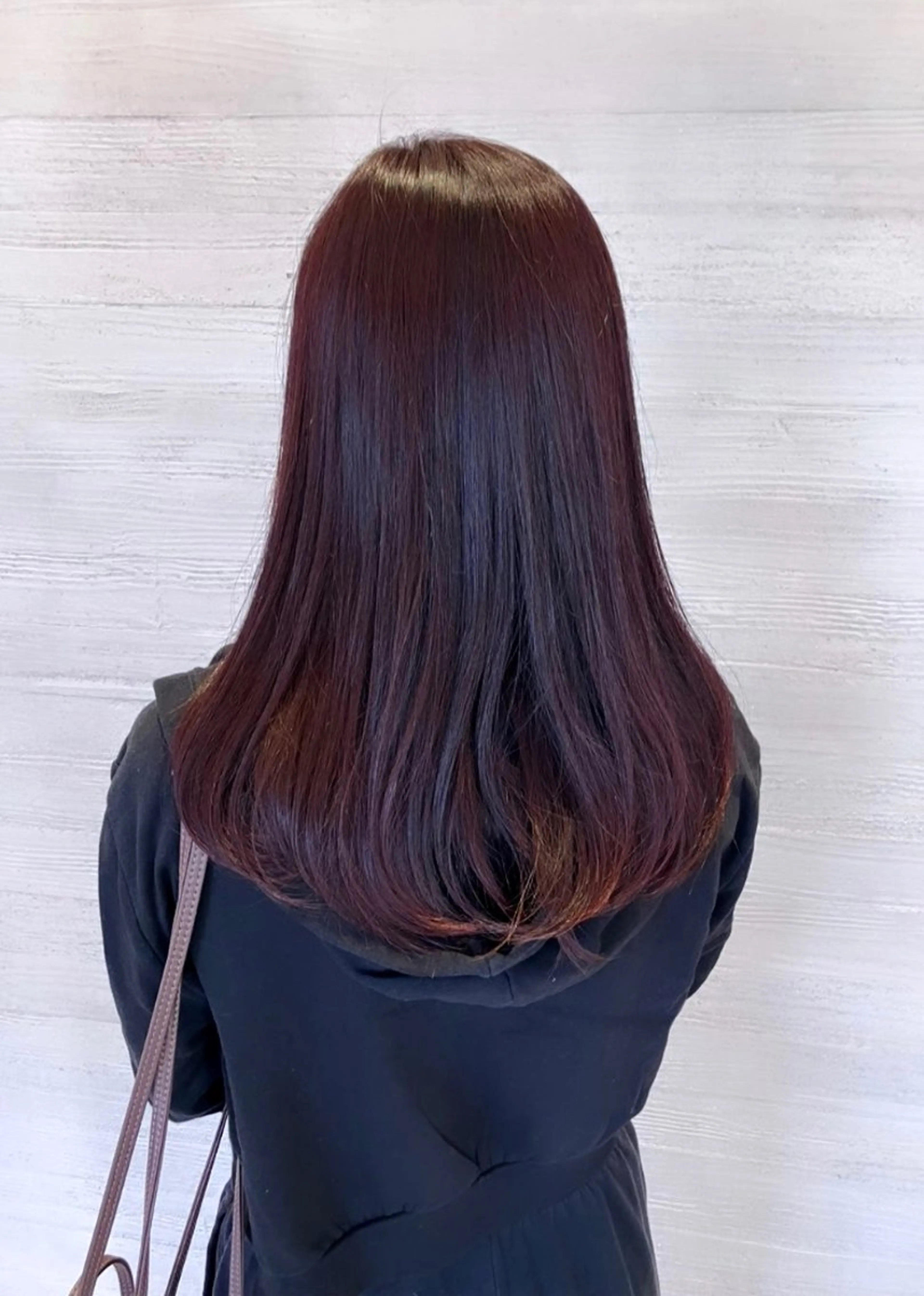 ロング カラー レッドカラー サキ🤍ハイトーン 🩰くびれ巻きヘアのヘアスタイル