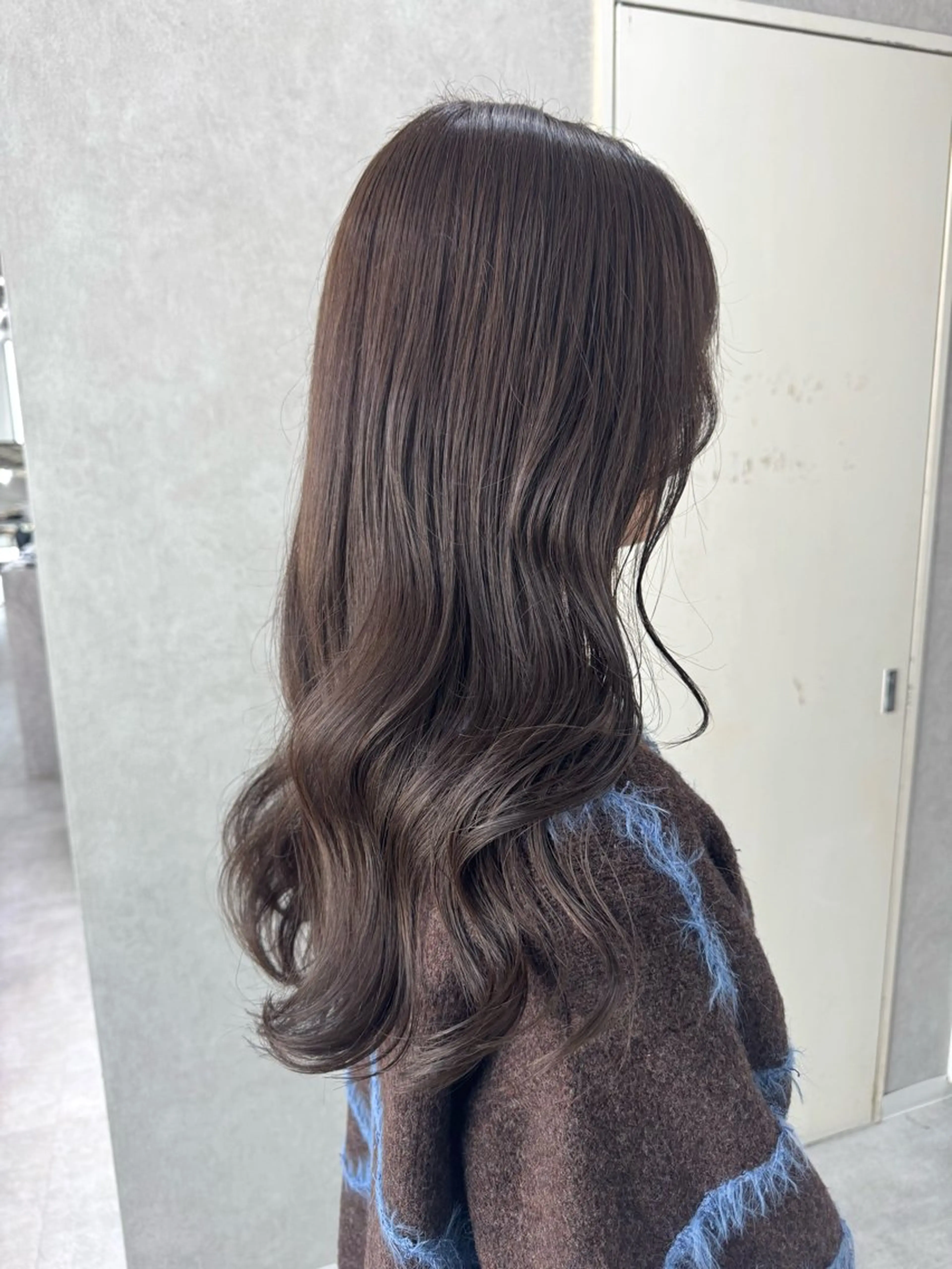 ロング カラー アッシュ アッシュブラウン ベージュカラー 黒髪 ブリーチ 赤み無し柔らかカラー 【梅田】madokaのヘアスタイル