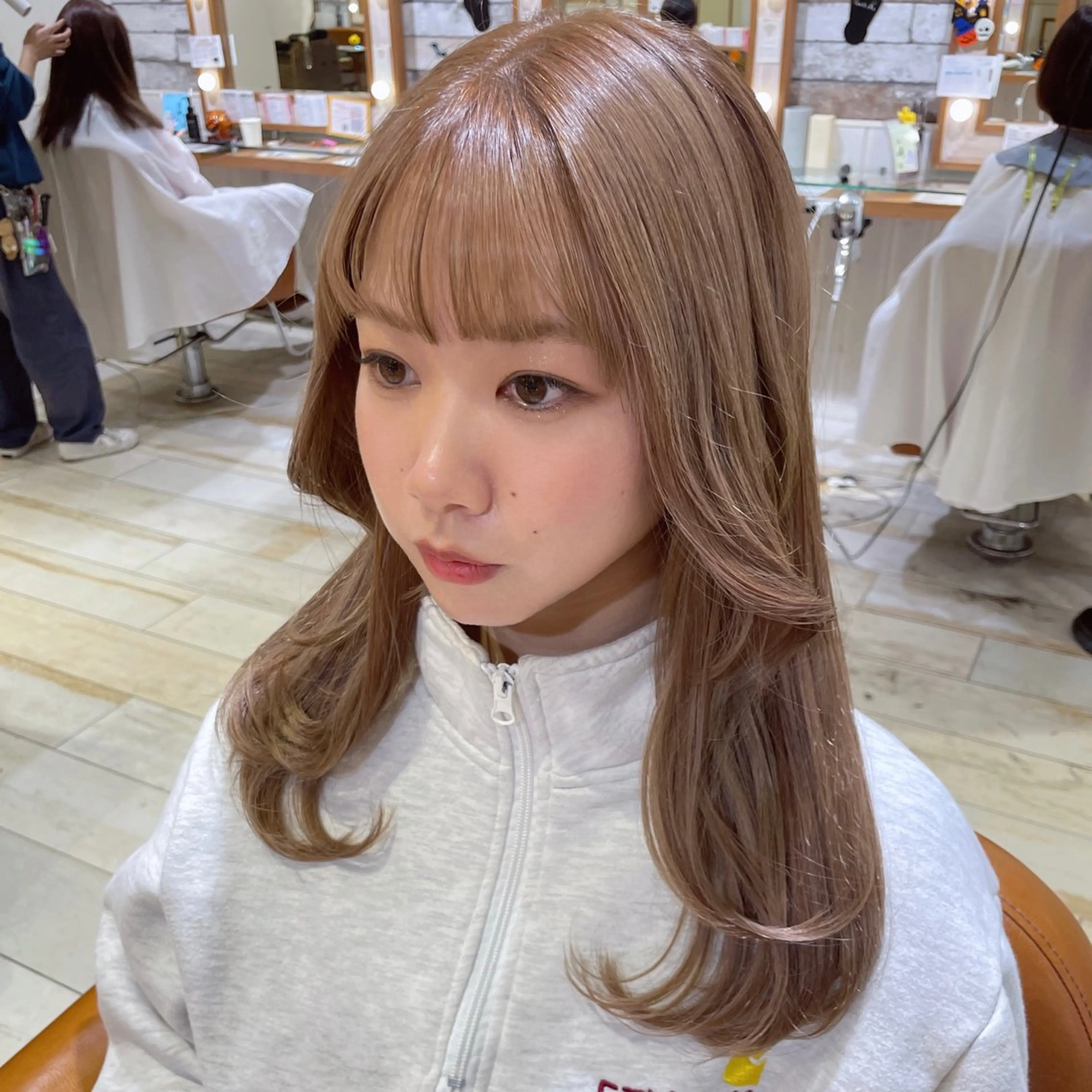 セミロング カラー ベージュカラー ブリーチ 🎀菊池ほのか🎀 girlystyleのヘアスタイル