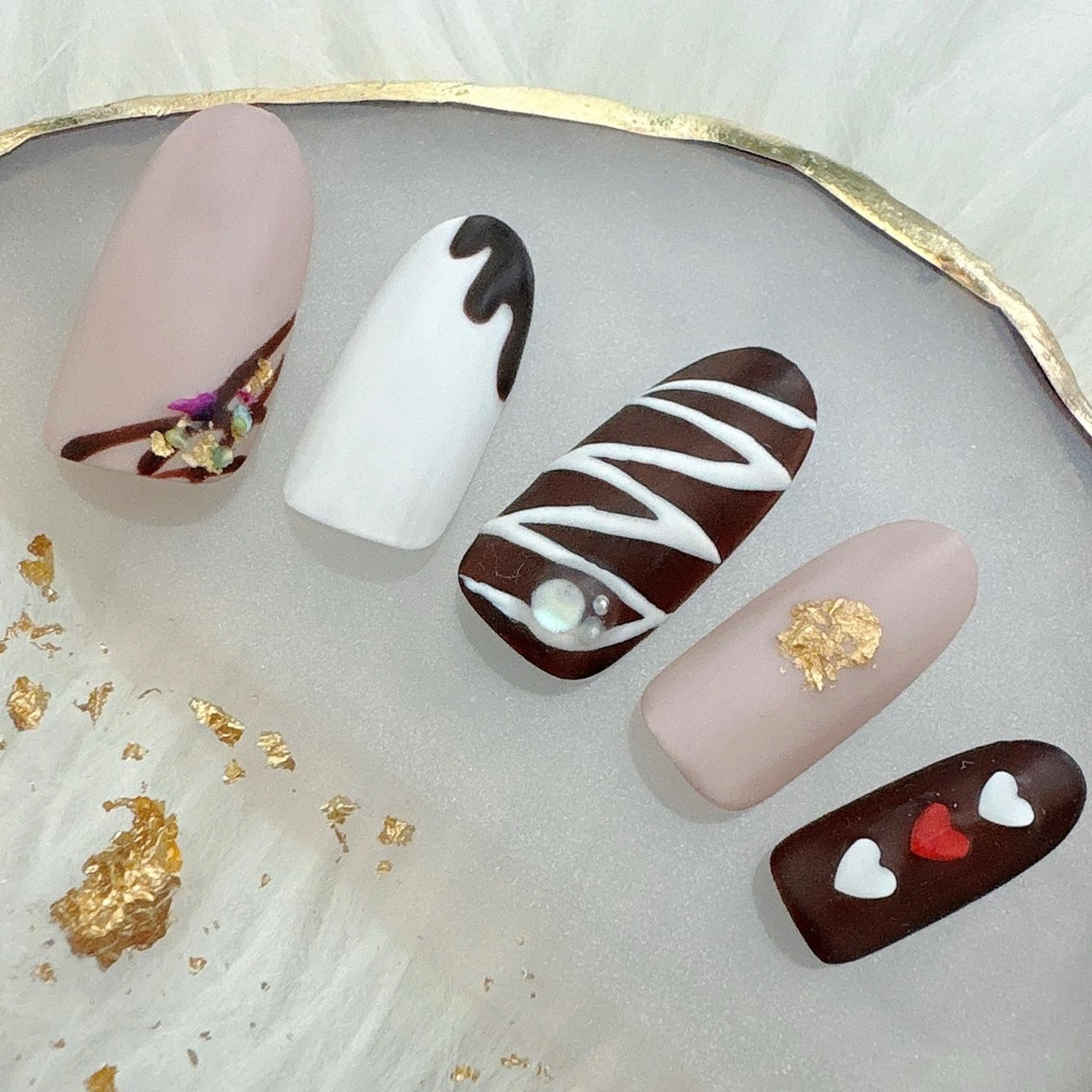 ネイル ジェルネイル マットネイル 持ち込み バレンタイン Total Beauty Salon Charlme所属・【早朝・深夜🉑】 Charlmeのネイルデザイン