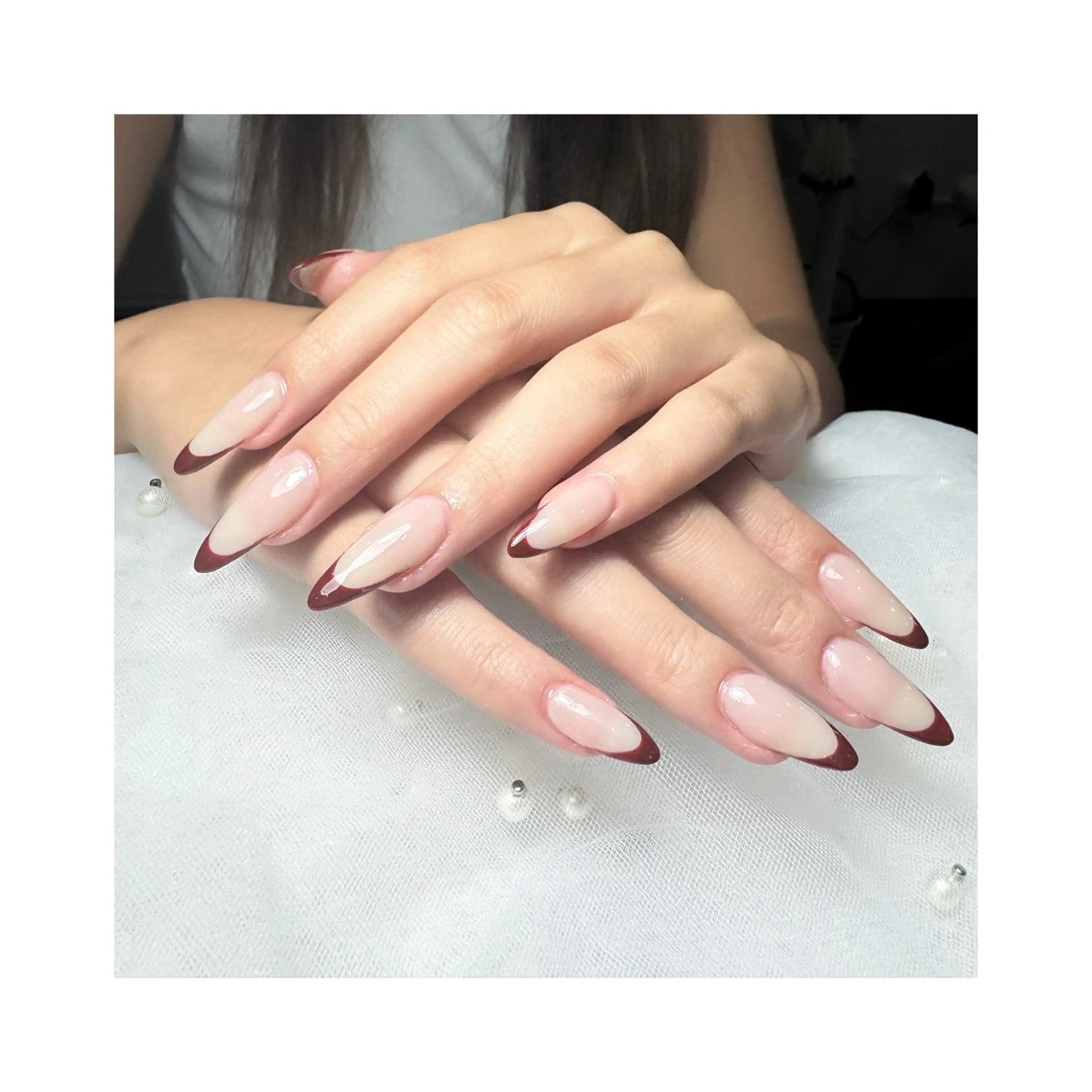ネイル キラキラネイル シンプルネイル 春ネイル ワンホンネイル 冬ネイル Cham sora Nailのネイルデザイン