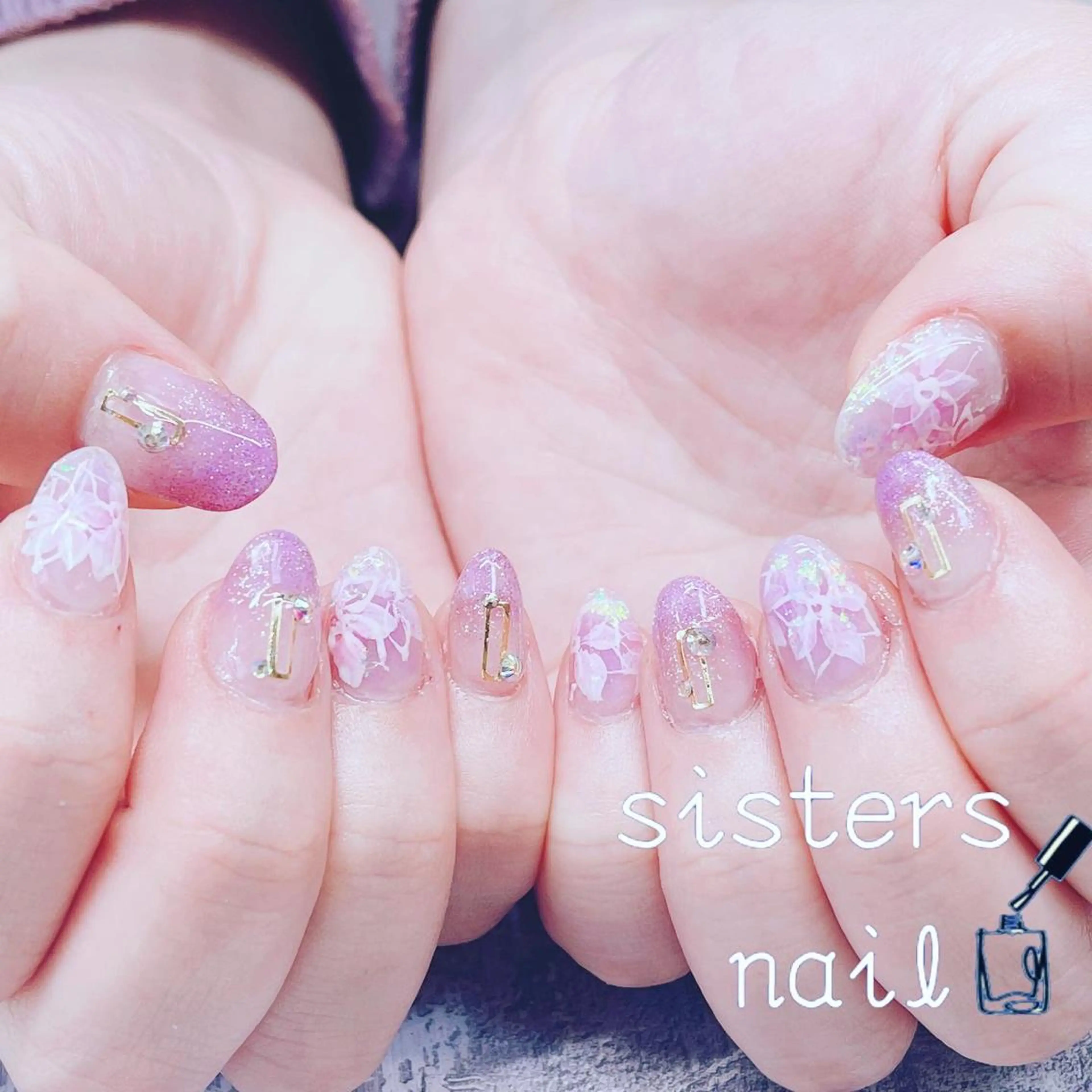 ネイル アートネイル チークネイル フラワーネイル グラデーション キラキラネイル ハンドネイル ハンドケア sisters nail.fのネイルデザイン