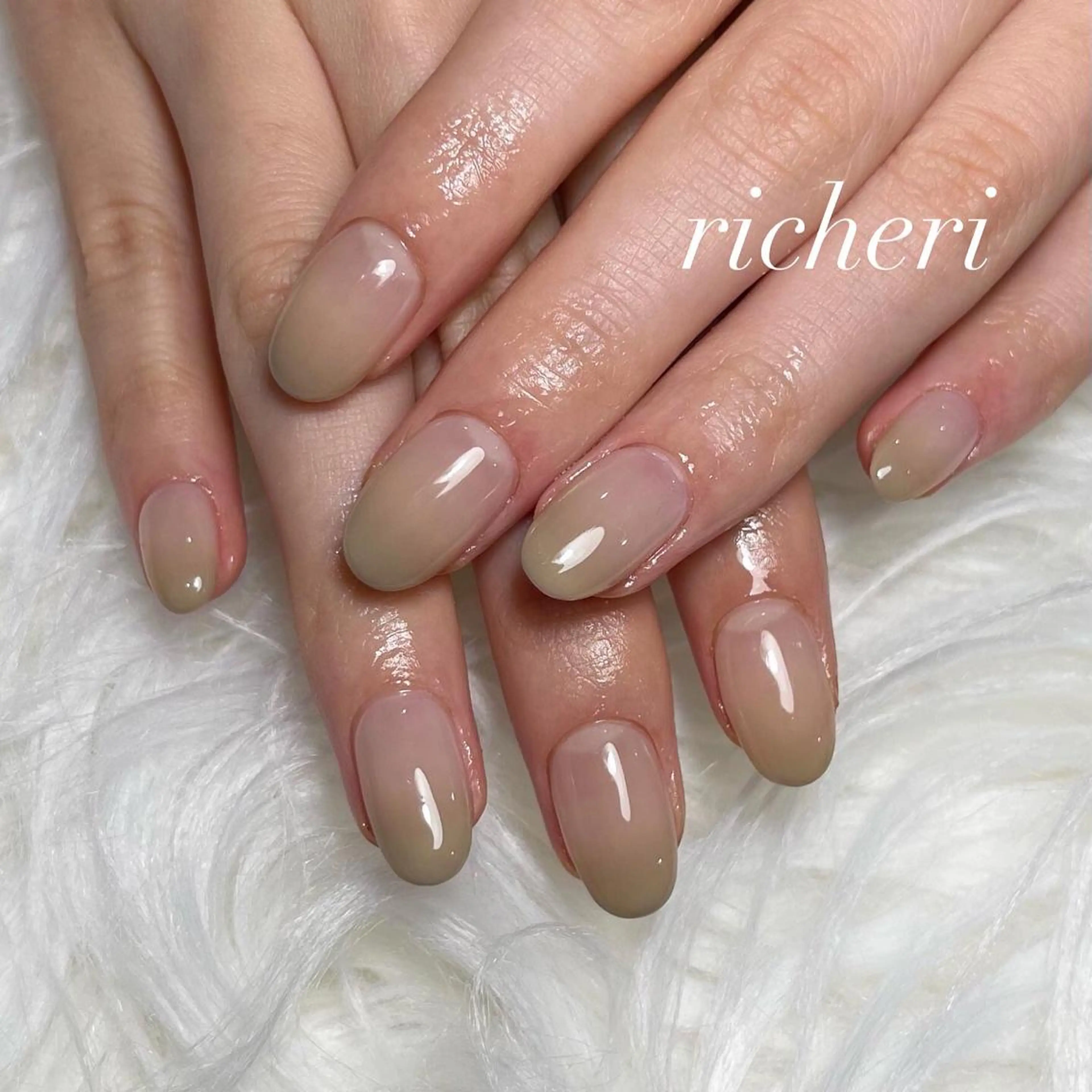 ミディアム ネイル 韓国風ヘア アートネイル フレンチネイル ジェルネイル ガラスフレンチ richeri beautyのエステ・リラクイメージ