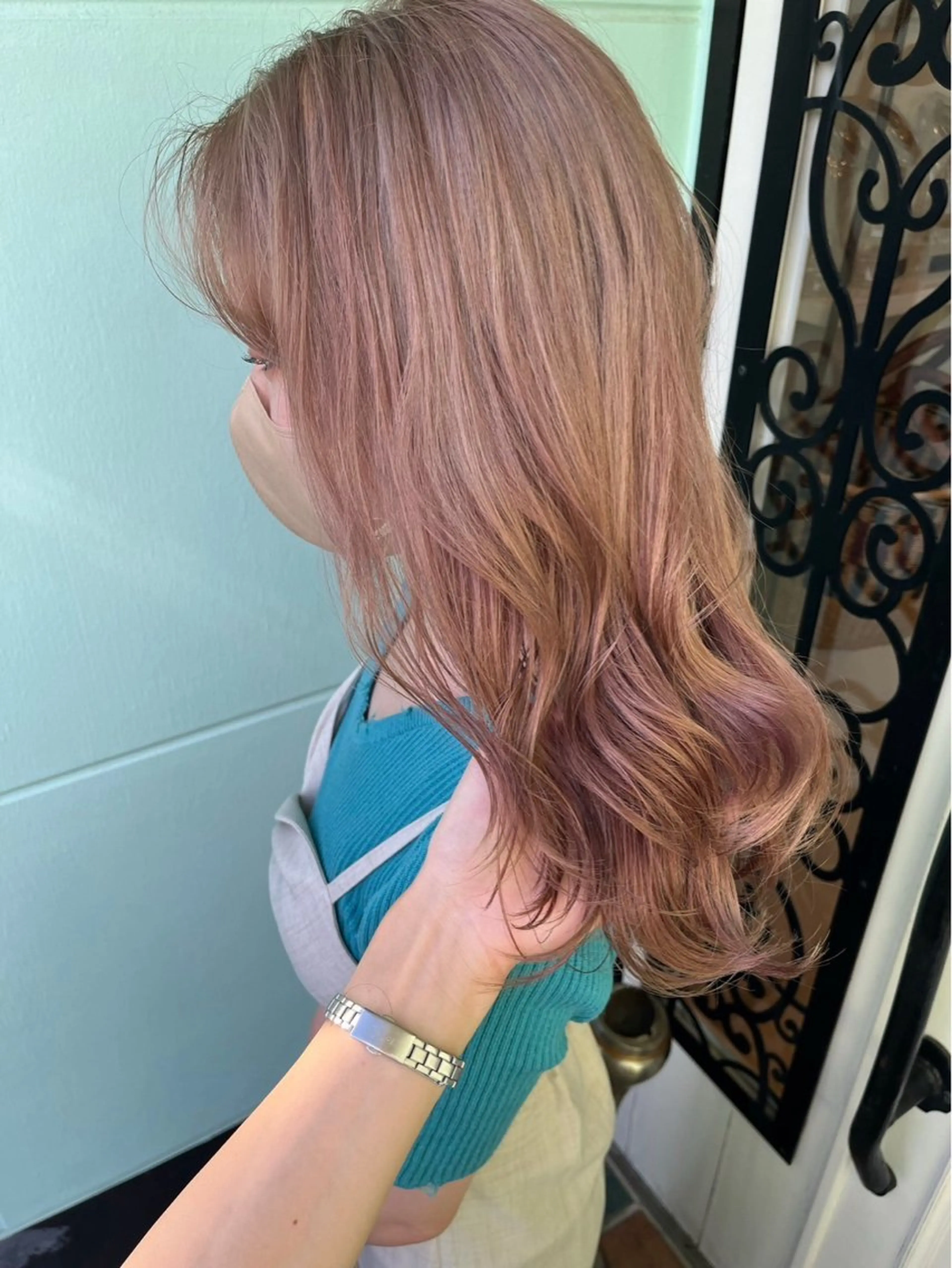 ロング カラー カット ヘアカラー トリートメント ☘️折戸結菜☘️ ハイトーンカラーのヘアスタイル