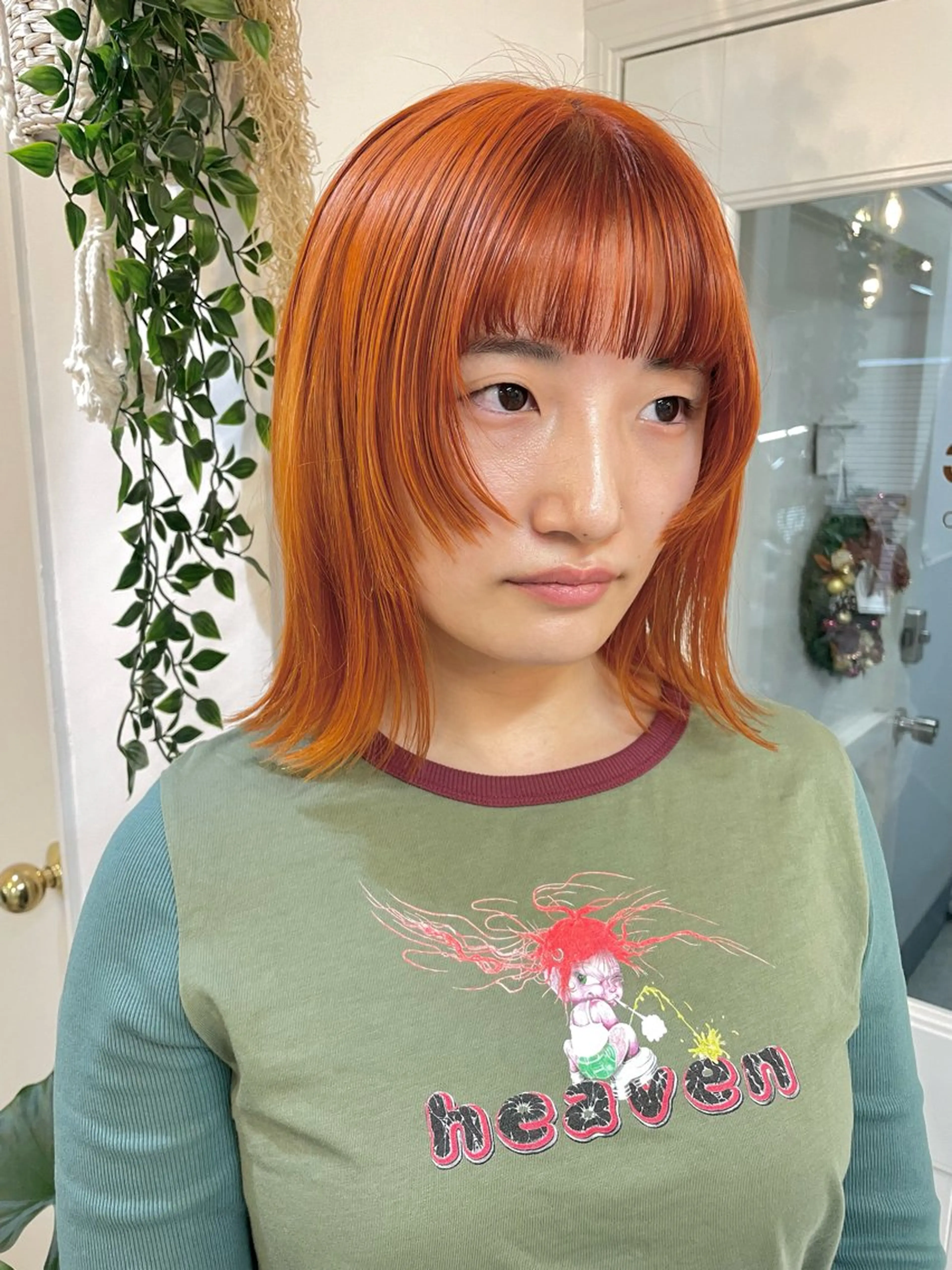 ミディアム カラー ベージュカラー ブリーチ オレンジ 姫カット レイヤーカット カット ヘアカラー ブリーチなしで透け感 暖色カラーボブaoiのヘアスタイル