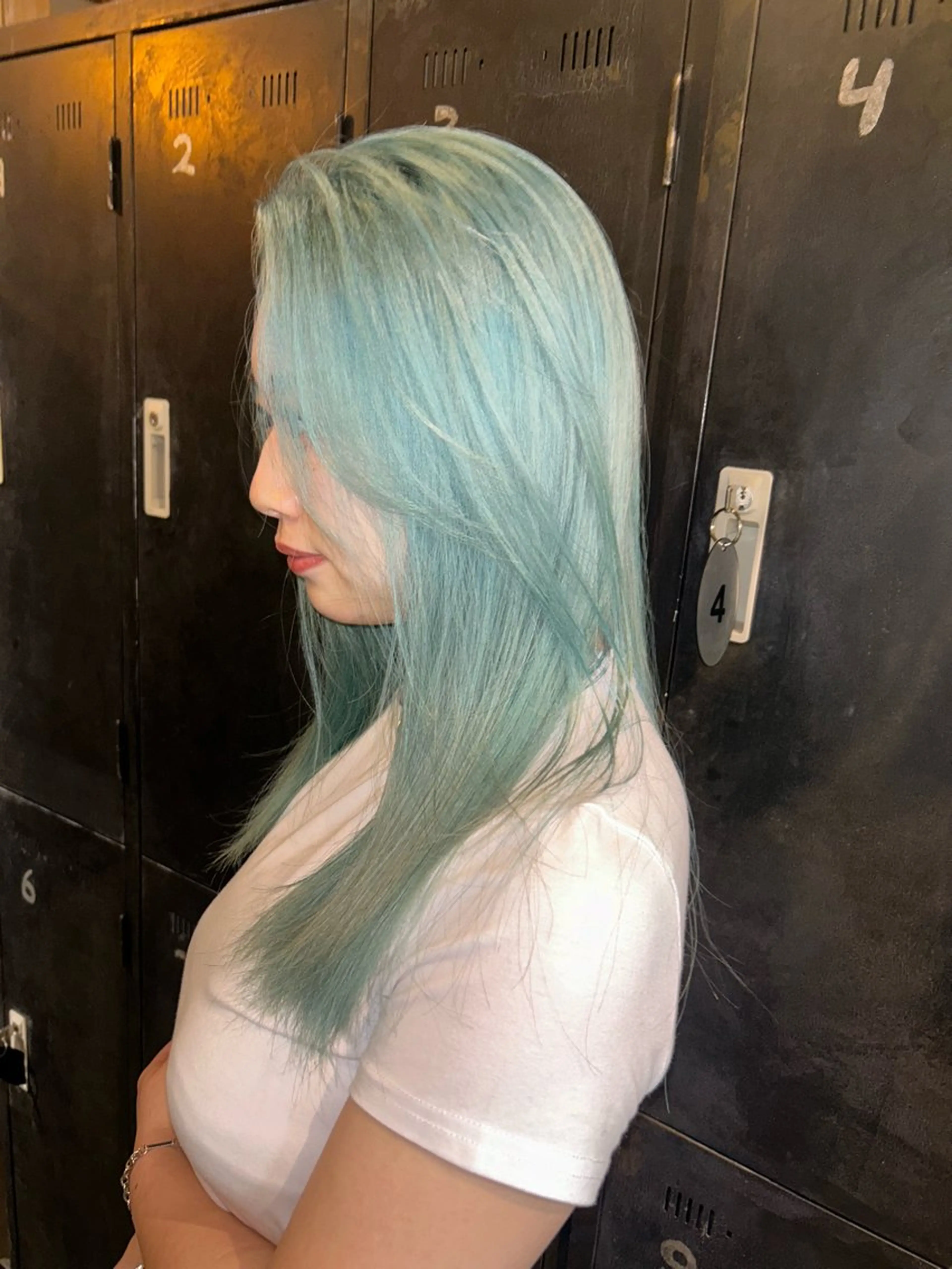 セミロング ヘアカラー トリートメント L STUDIO所属・ハイトーン/ブリーチ 🧁soraのヘアスタイル