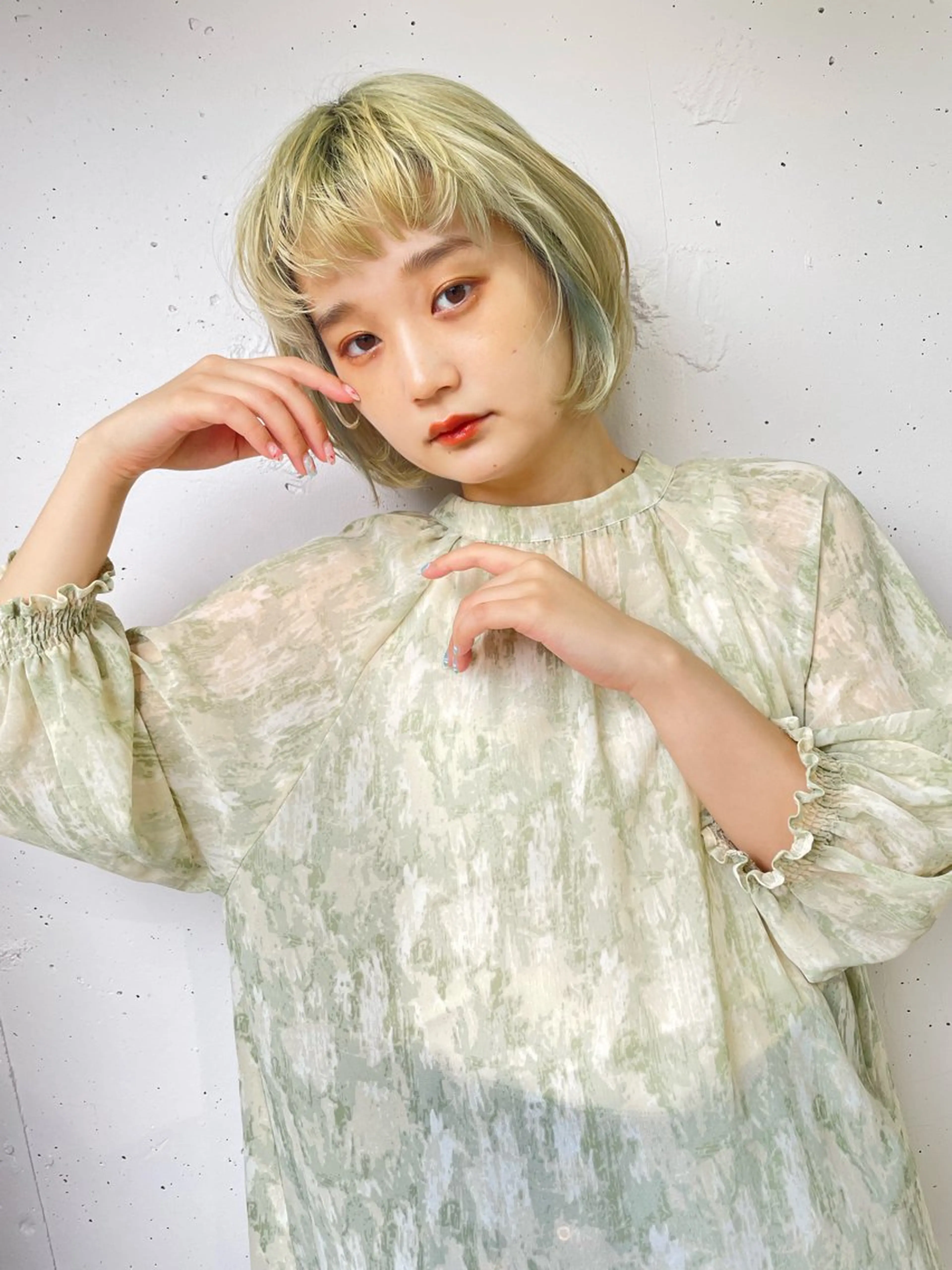 ショート カラー ヘアアレンジ ボブ/透明感ベージュ 🫧クルミ🌟のヘアスタイル