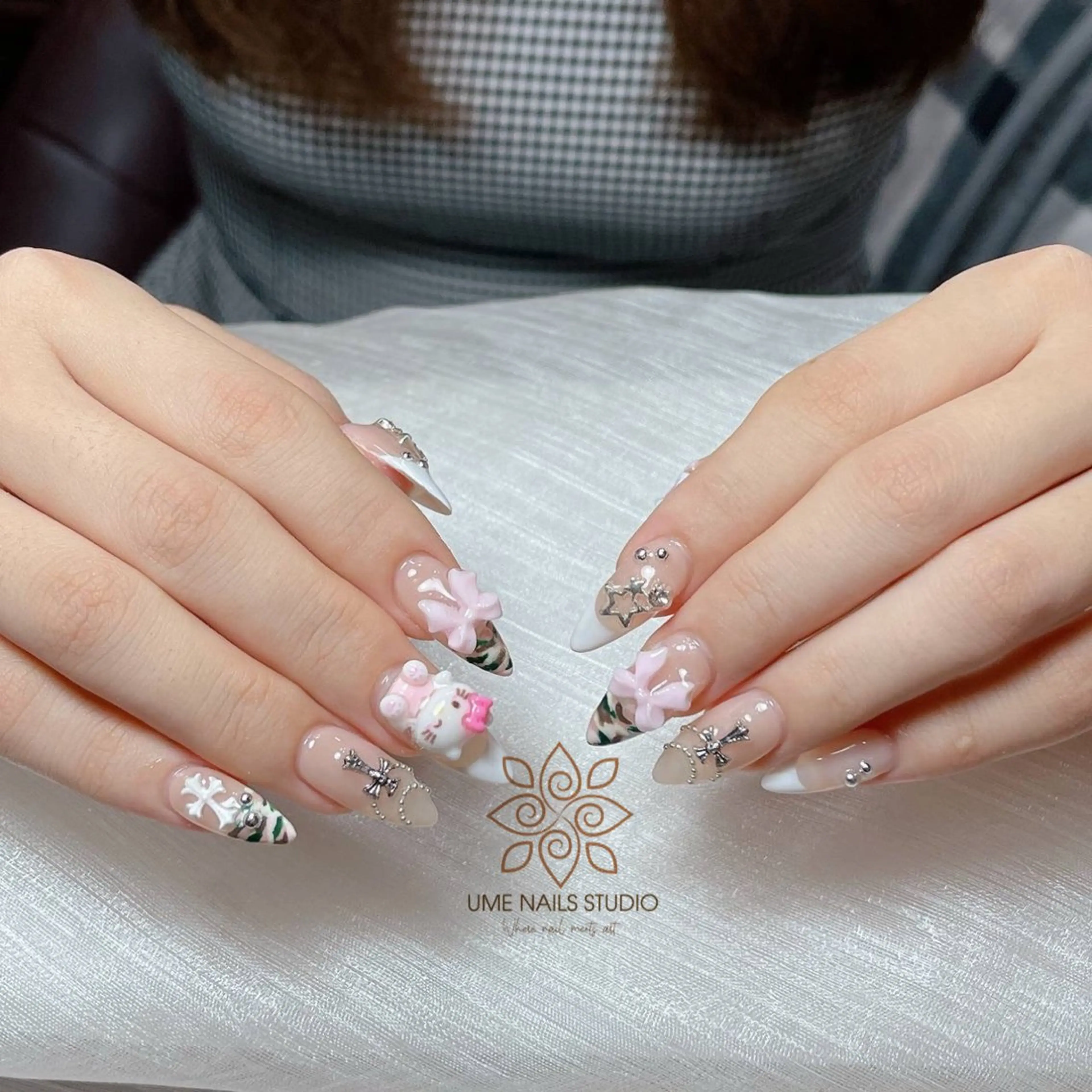 ネイル チークネイル クリアネイル ガーリー キラキラネイル 韓国ネイル Ume Nail Studioのネイルデザイン