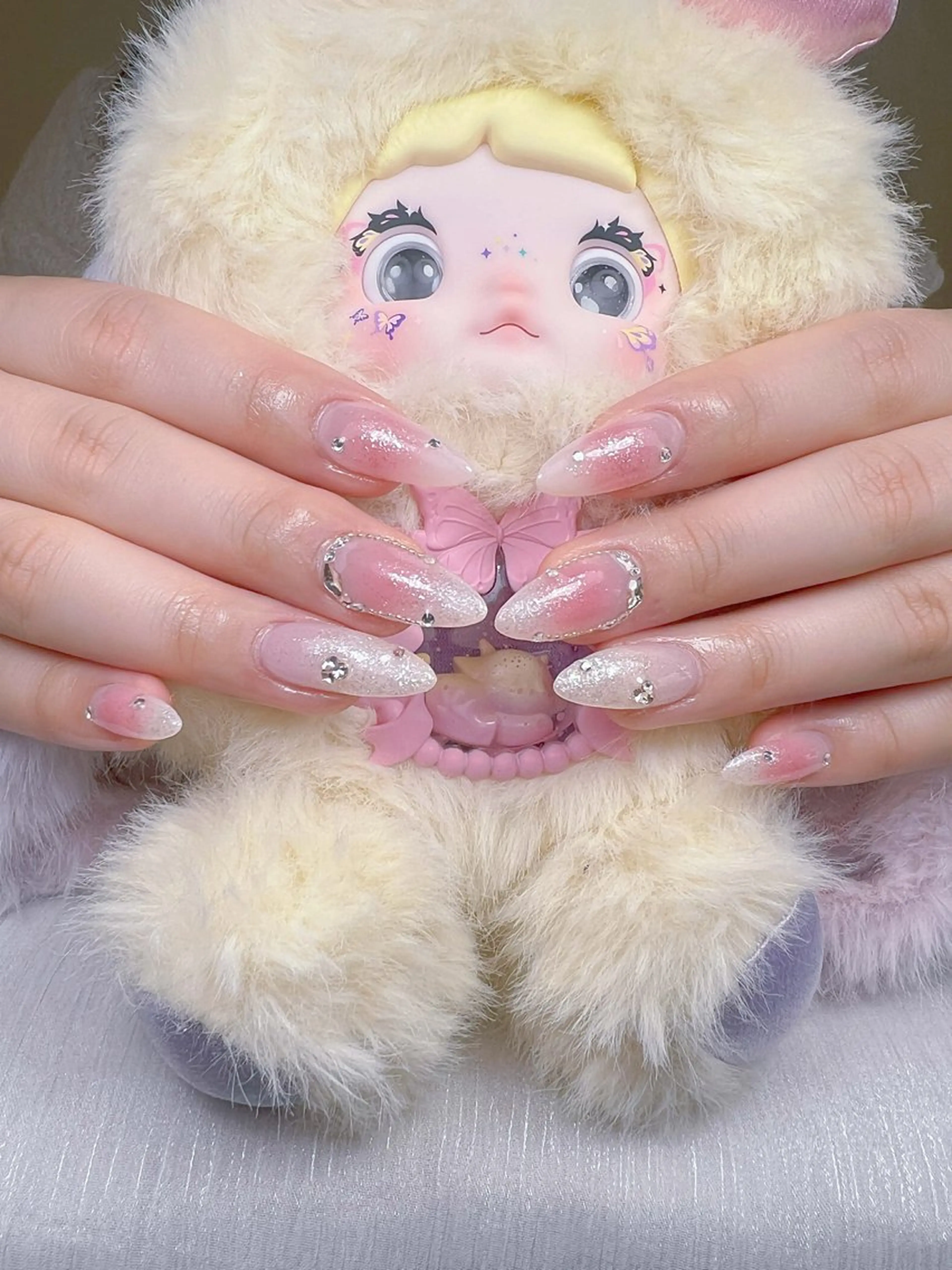 ネイル アートネイル オーロラネイル チークネイル 長さ出し フットネイル ハンドネイル ハンドケア Mio_ Noiranailのネイルデザイン