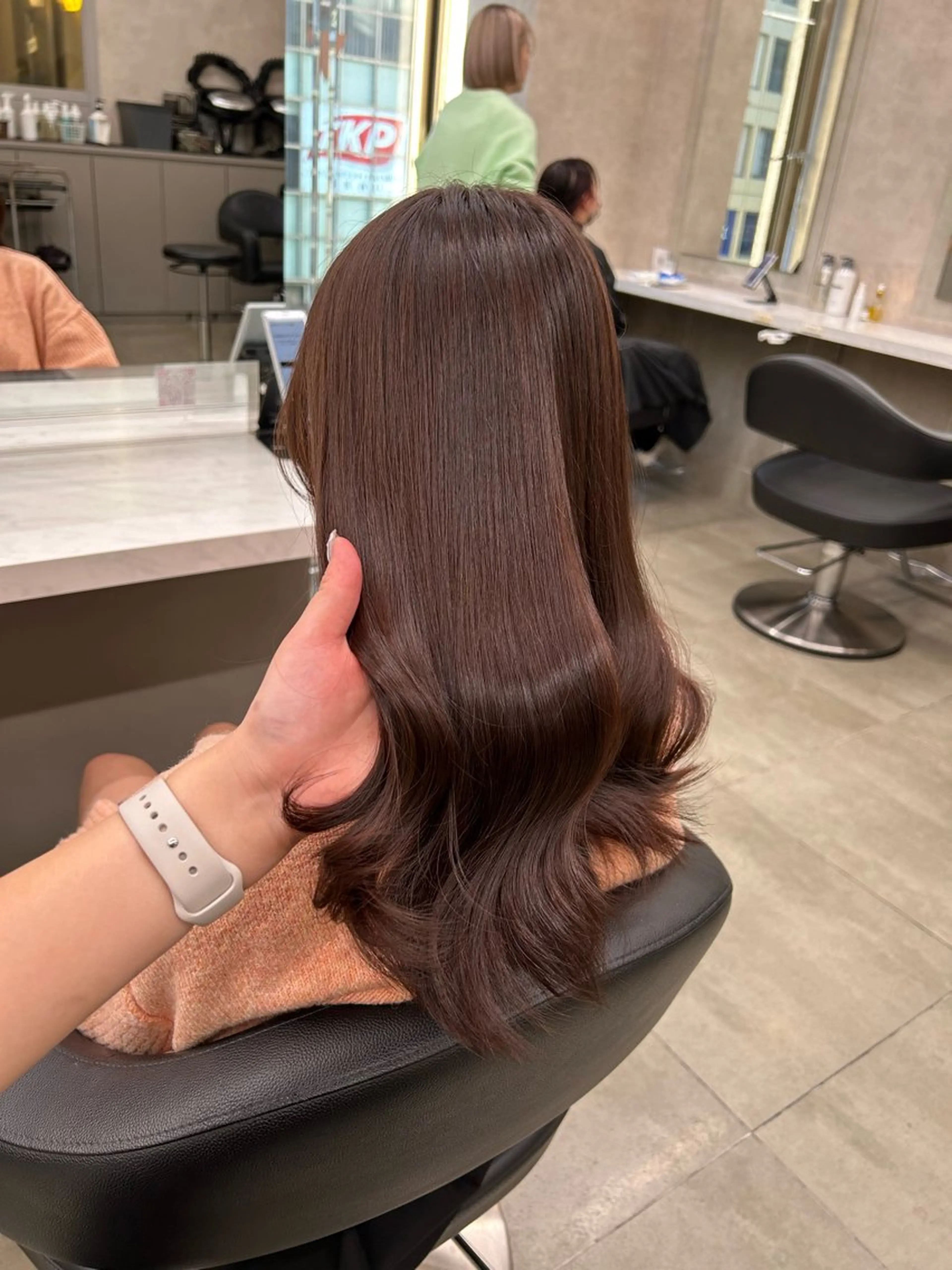 カラー カット ヘアカラー トリートメント 透明感ベージュ🤎 ナチュラルレイヤーのヘアスタイル