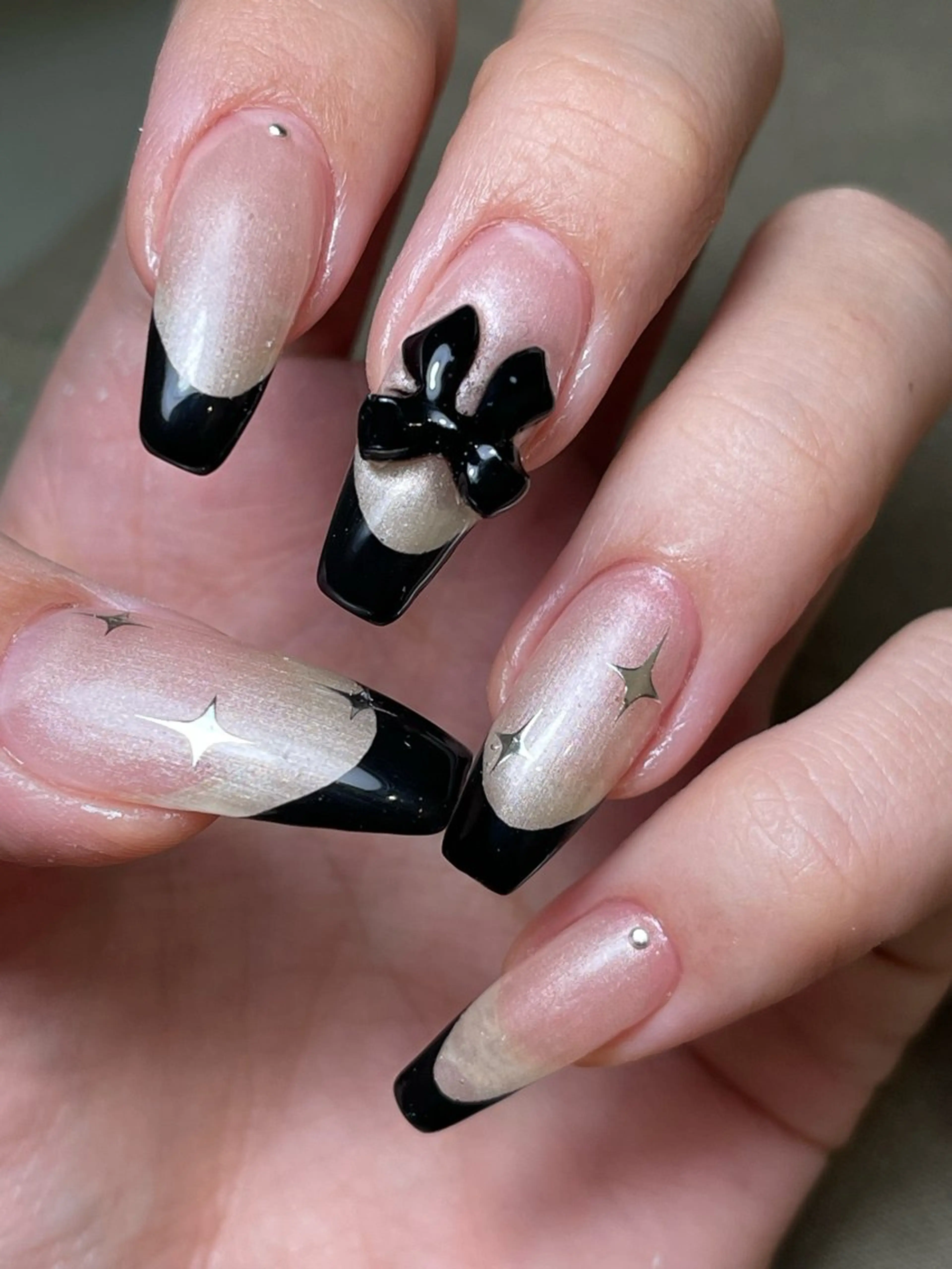 ネイル フレンチネイル リボン ハンドネイル r'e blanc wakaのネイルデザイン