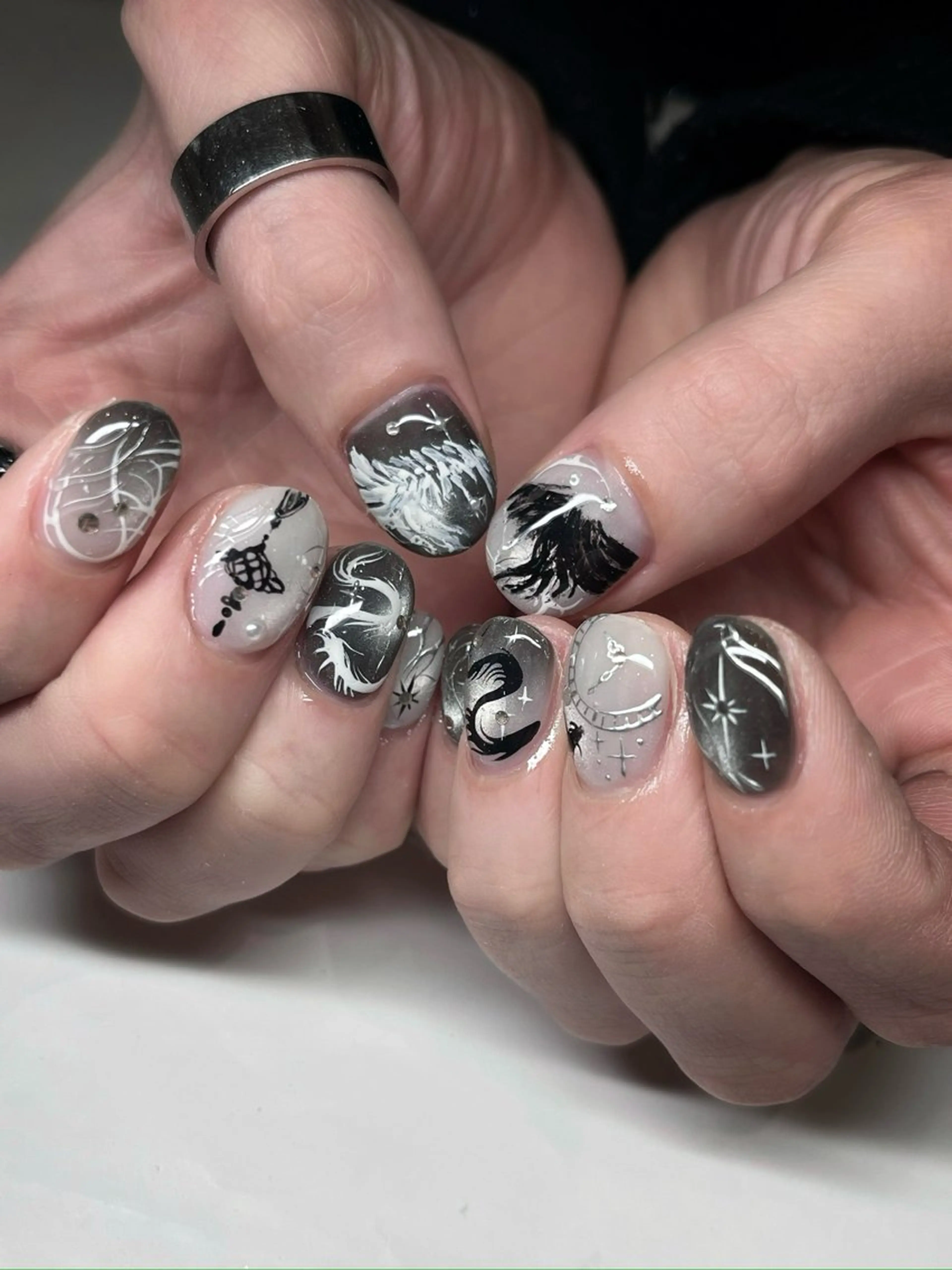 ネイル ハンドネイル moca  心斎橋店所属・moca心斎橋店 Aina🐈‍⬛🤍のネイルデザイン
