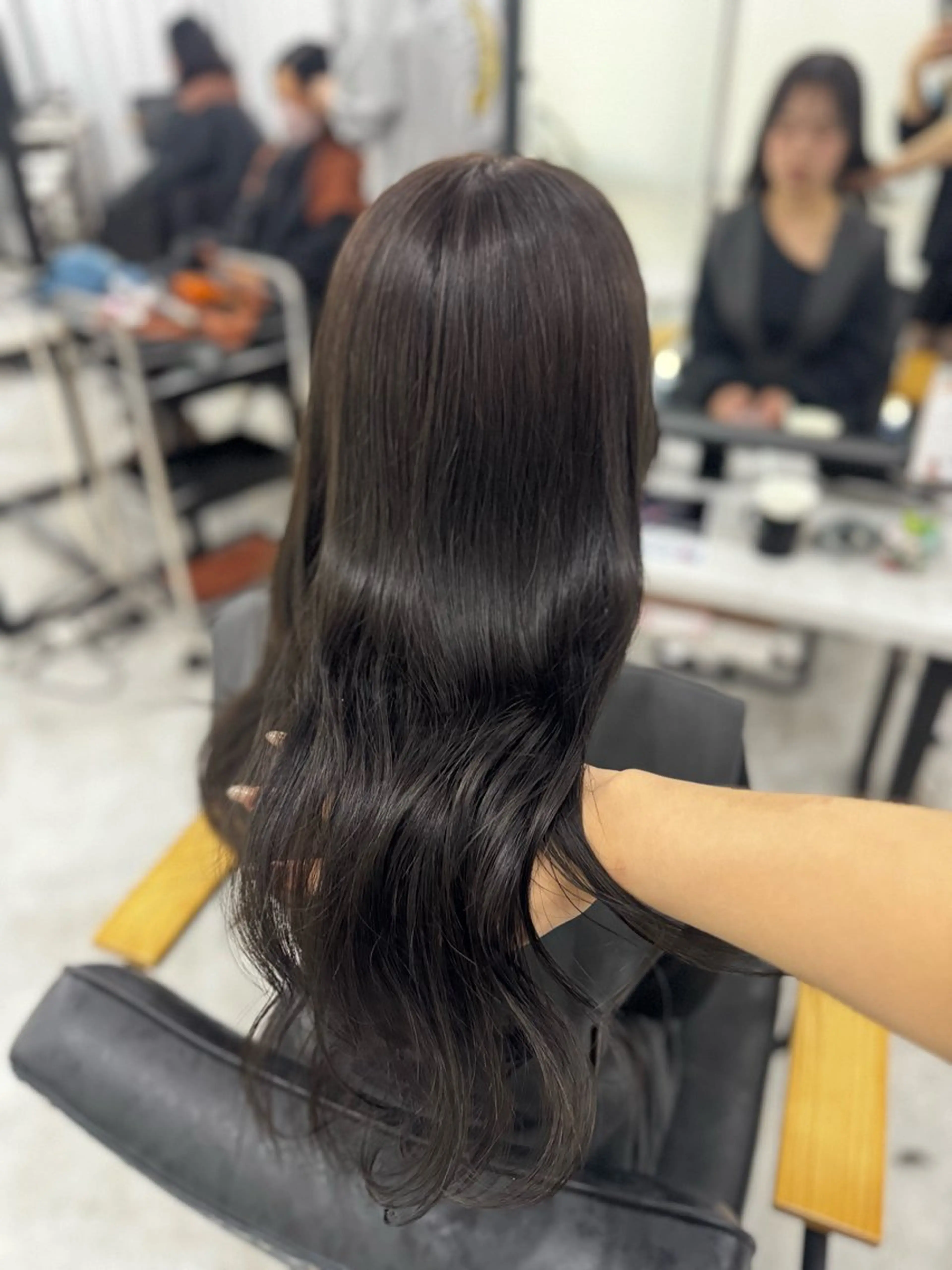 ロング カラー ベージュカラー ブリーチ ブラウンカラー ショコラブラウン ショコラグレージュ ヘアカラー トリートメント 赤み無し柔らかカラー 【梅田】madokaのヘアスタイル