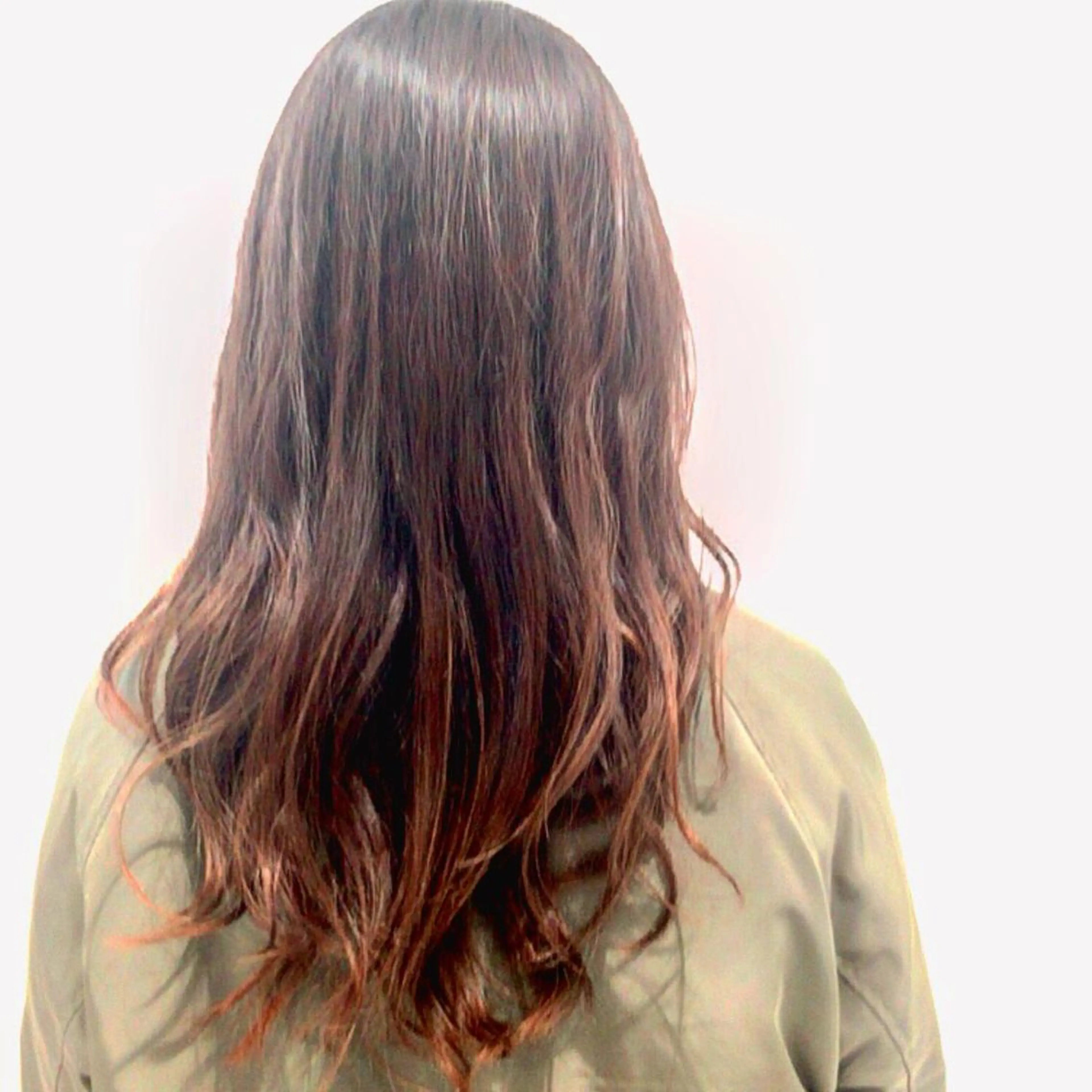 ミディアム セミロング ロング カラー パーマ 透明感♡︎♡︎ 佐々木早苗のヘアスタイル