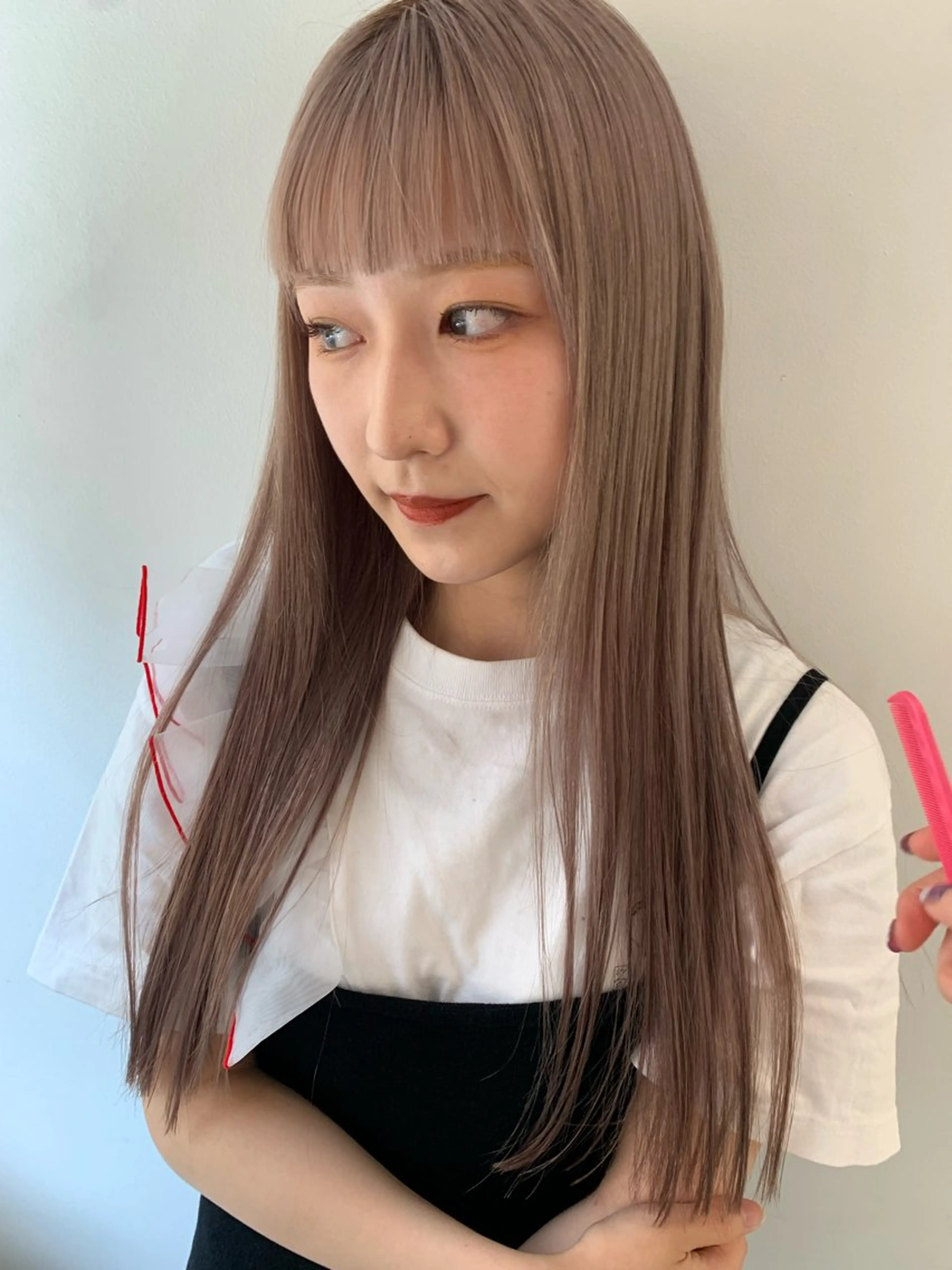 ロング カラー ベージュカラー ミルクティーベージュ ブリーチカラーが人気 onnuのヘアスタイル