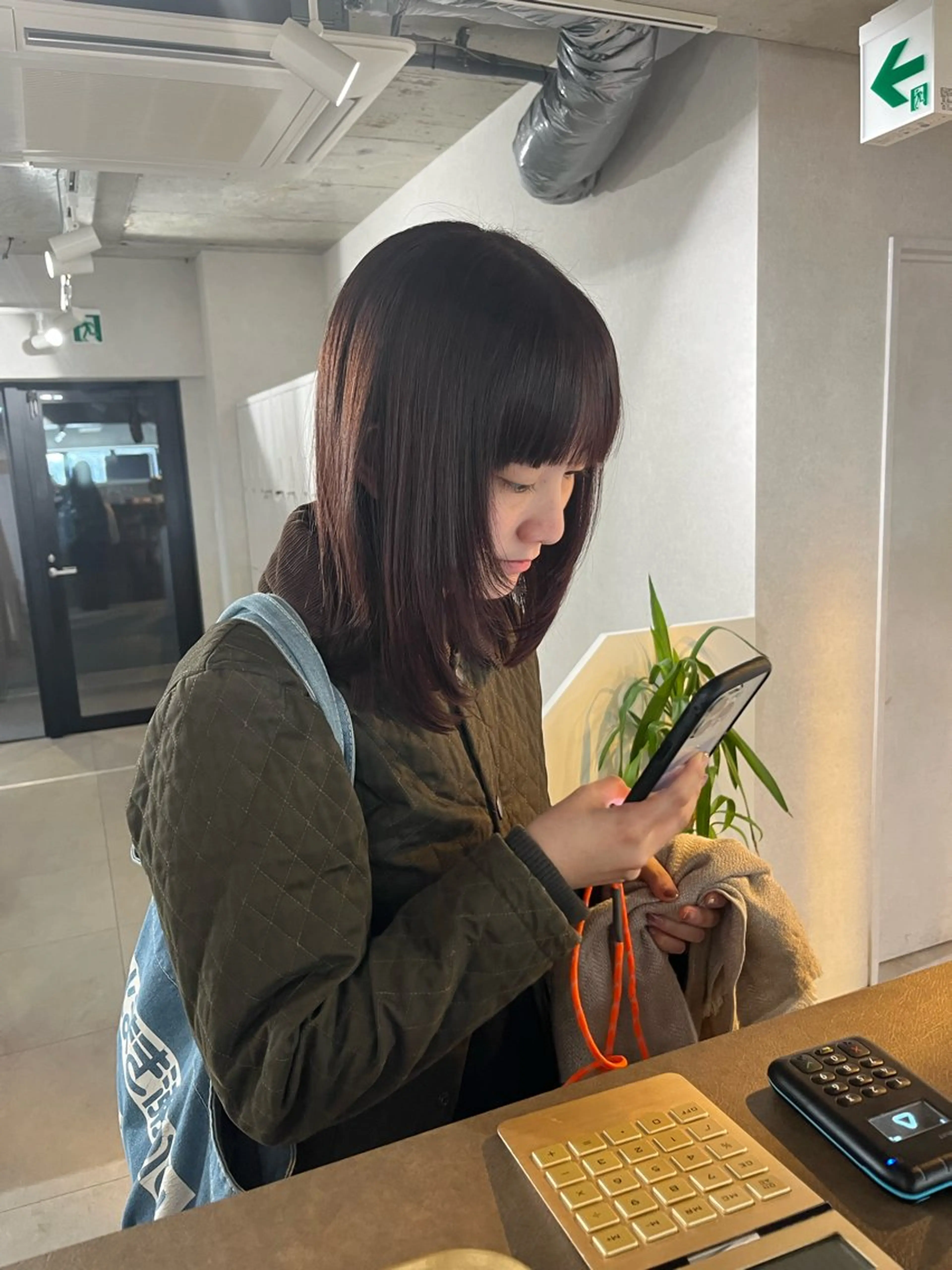 ミディアム anon Loemのヘアスタイル