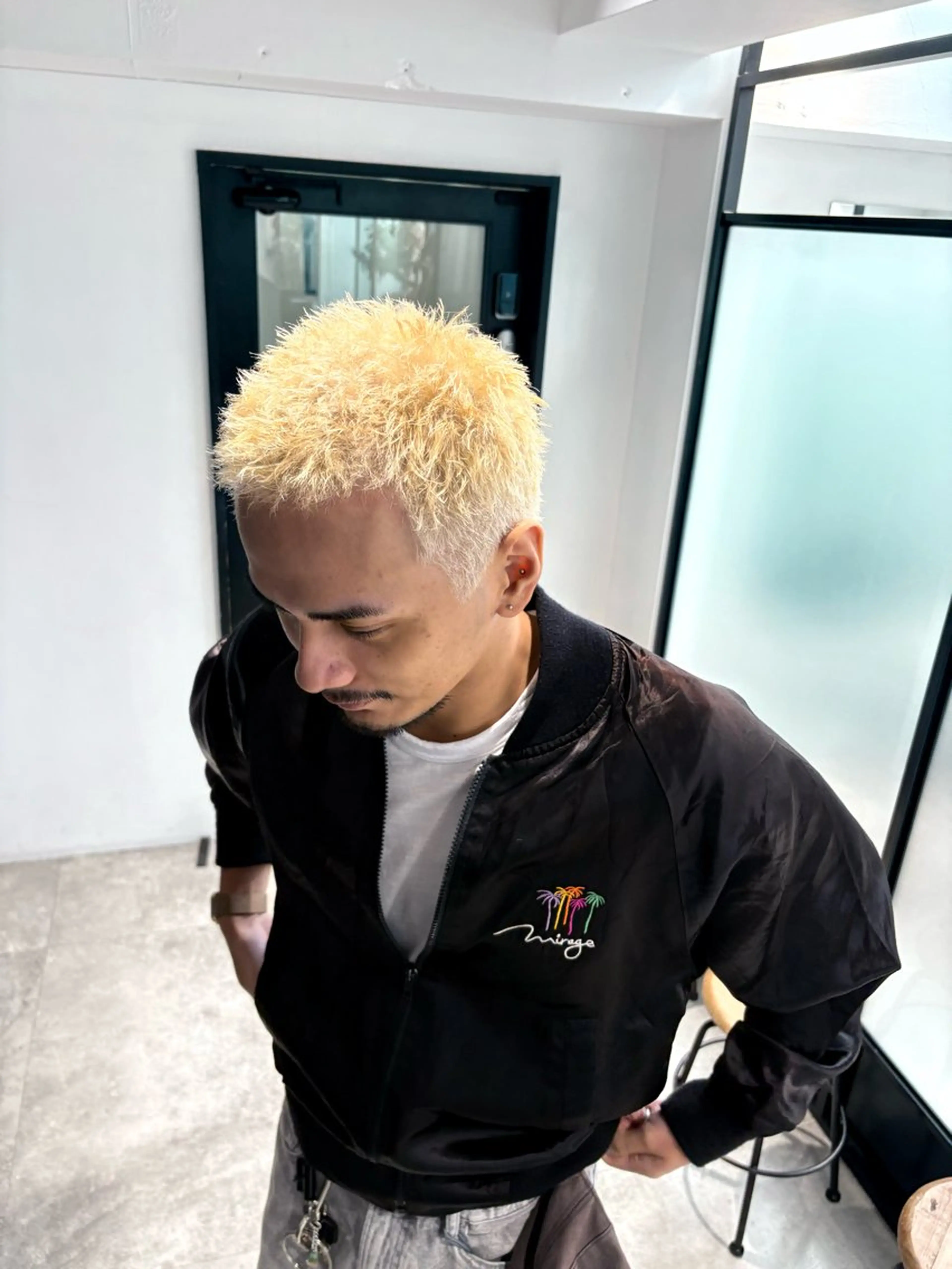 ショート カラー パーマ メンズ カット ヘアカラー パーマ 及川シゲル 髪質改善講師のヘアスタイル