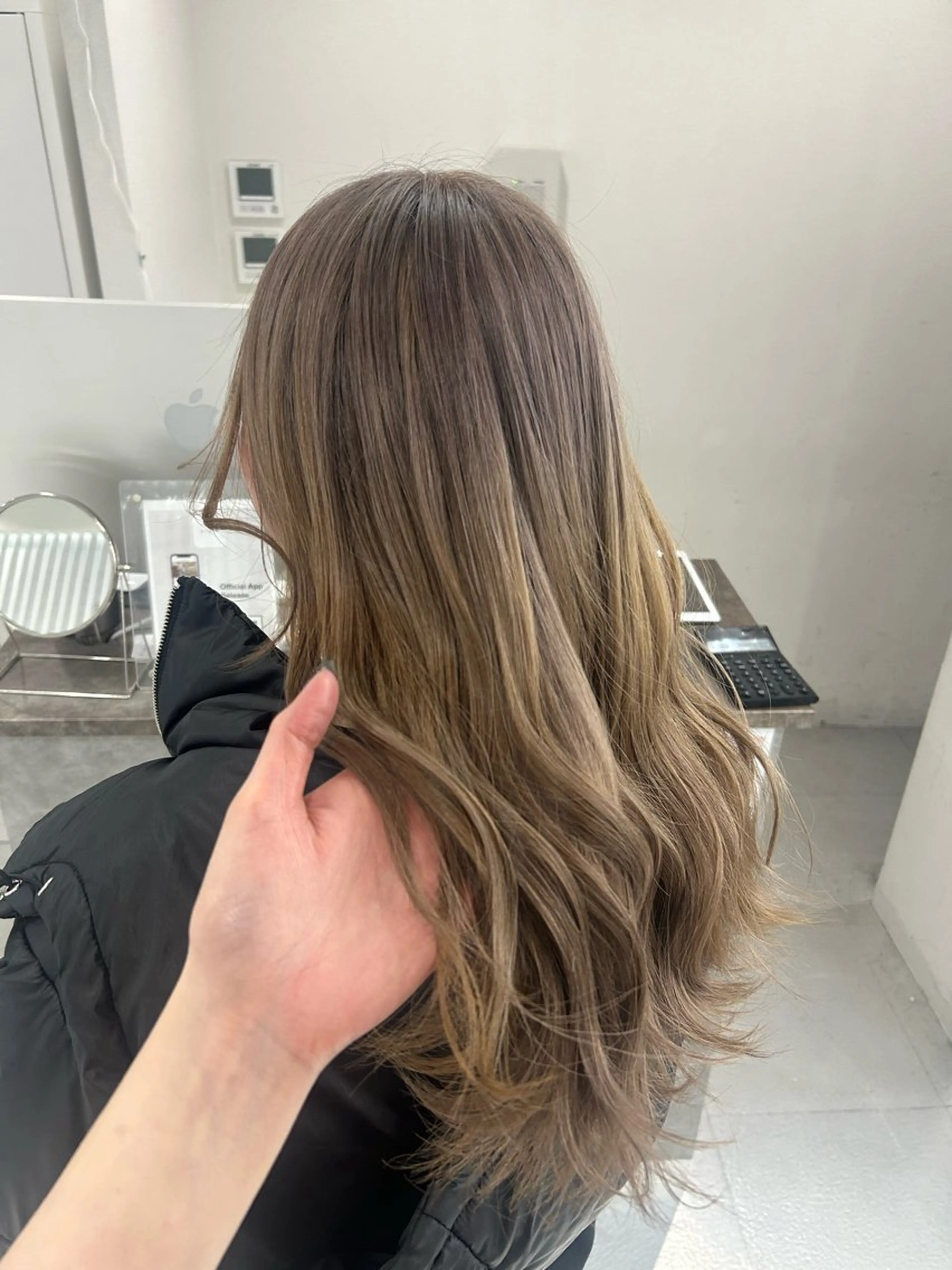 ミディアム ヘアカラー あやめ🪽 オリーブ/ハイトーンのヘアスタイル