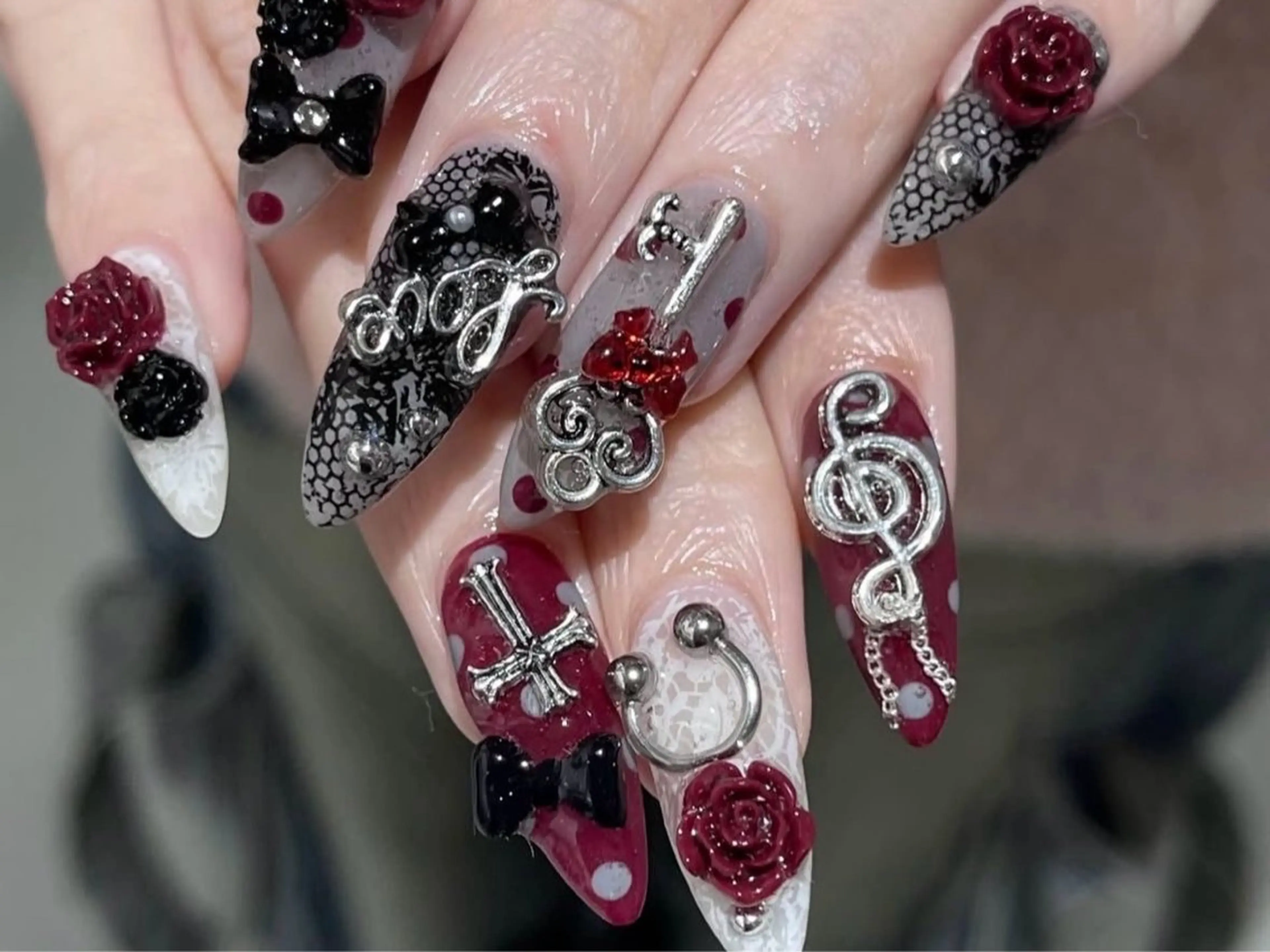 ネイル フレンチネイル グラデーション キラキラネイル 韓国ネイル マグネットネイル ハンドネイル 高橋 真央のネイルデザイン