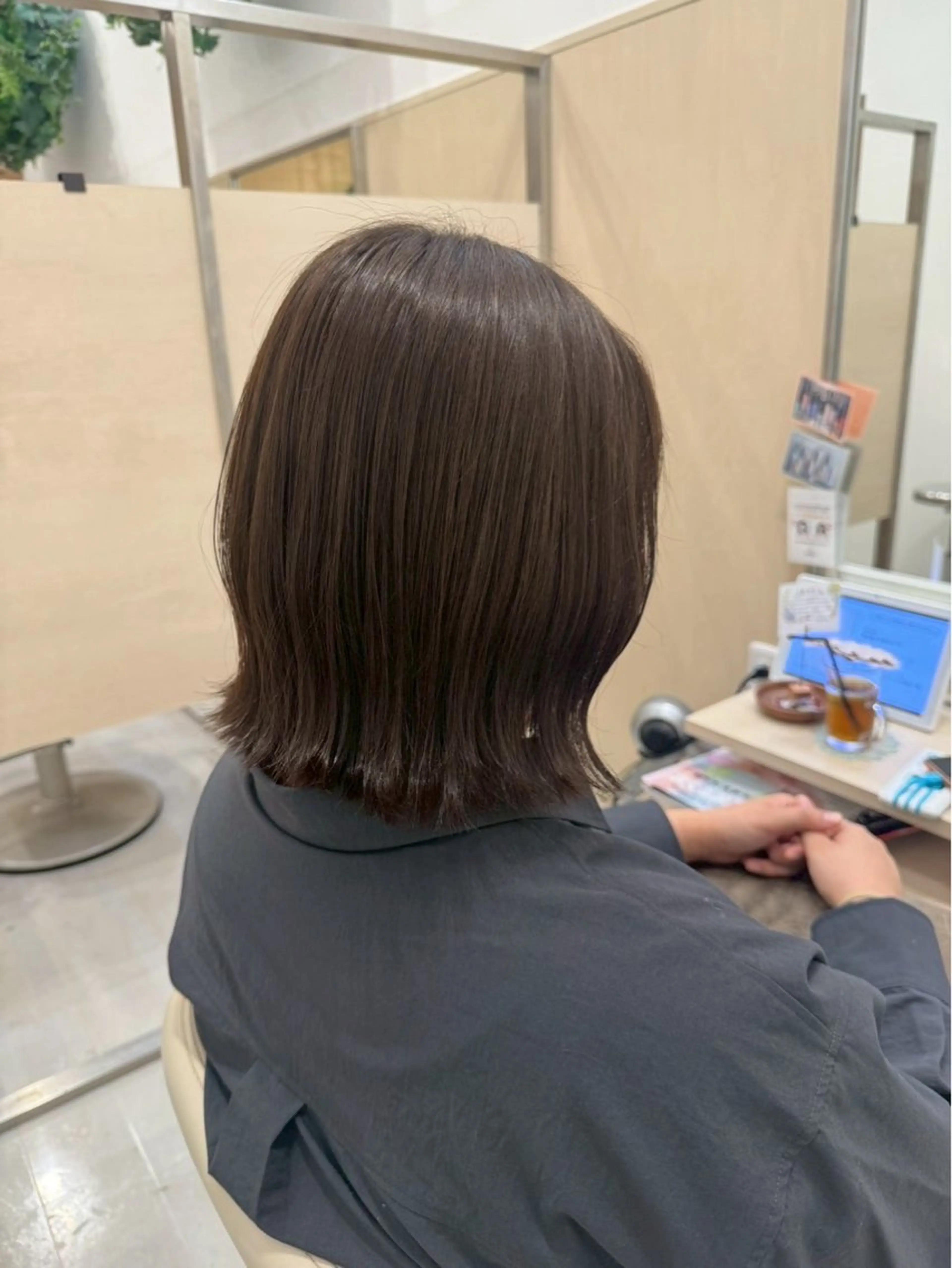 ミディアム 【アドラーブル】反町 萌のヘアスタイル