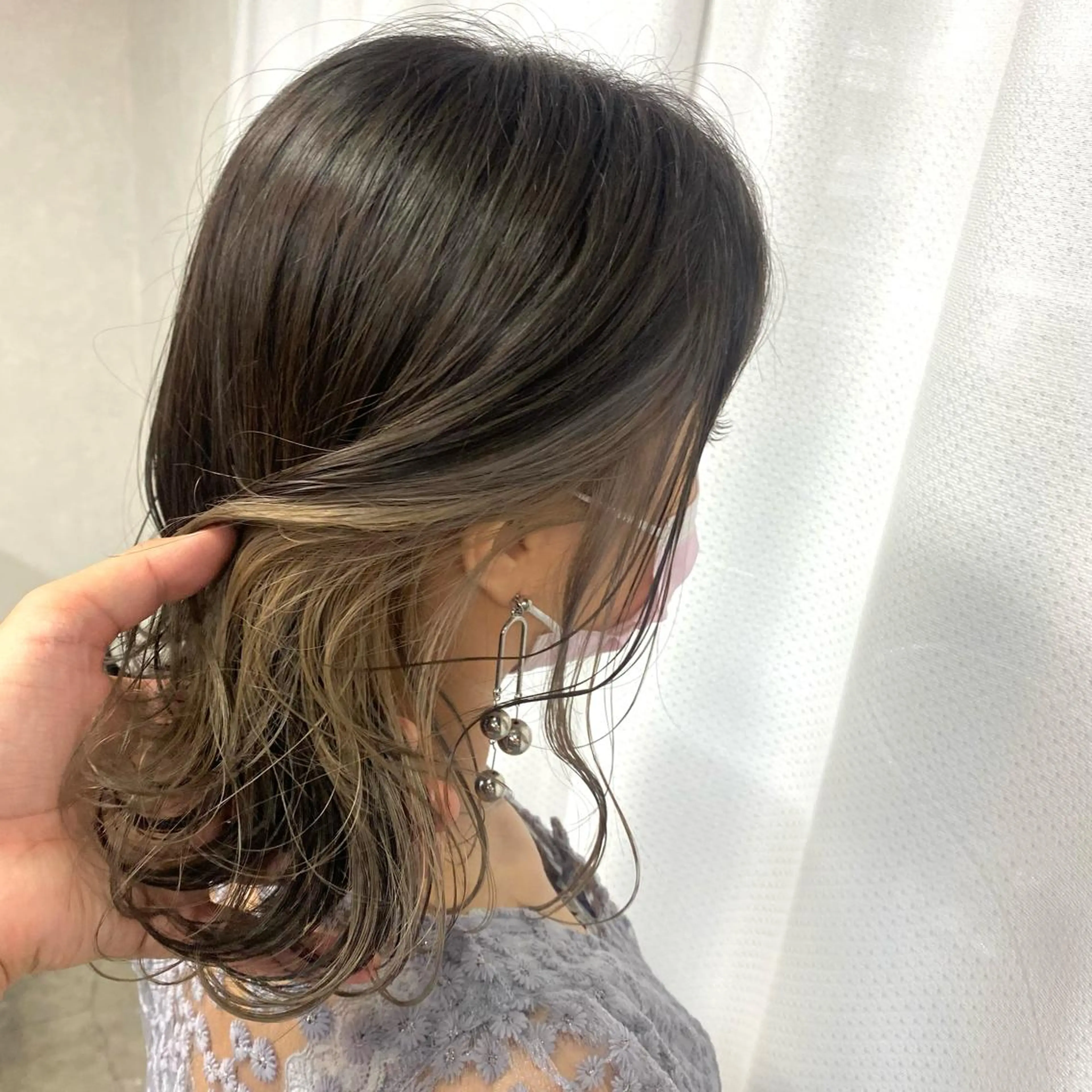 ミディアム カラー パーマ ヘアアレンジ ベージュカラー ブリーチ ミルクティーベージュ カット ヘアカラー トリートメント 年間1500人担当 代表 南一路のヘアスタイル