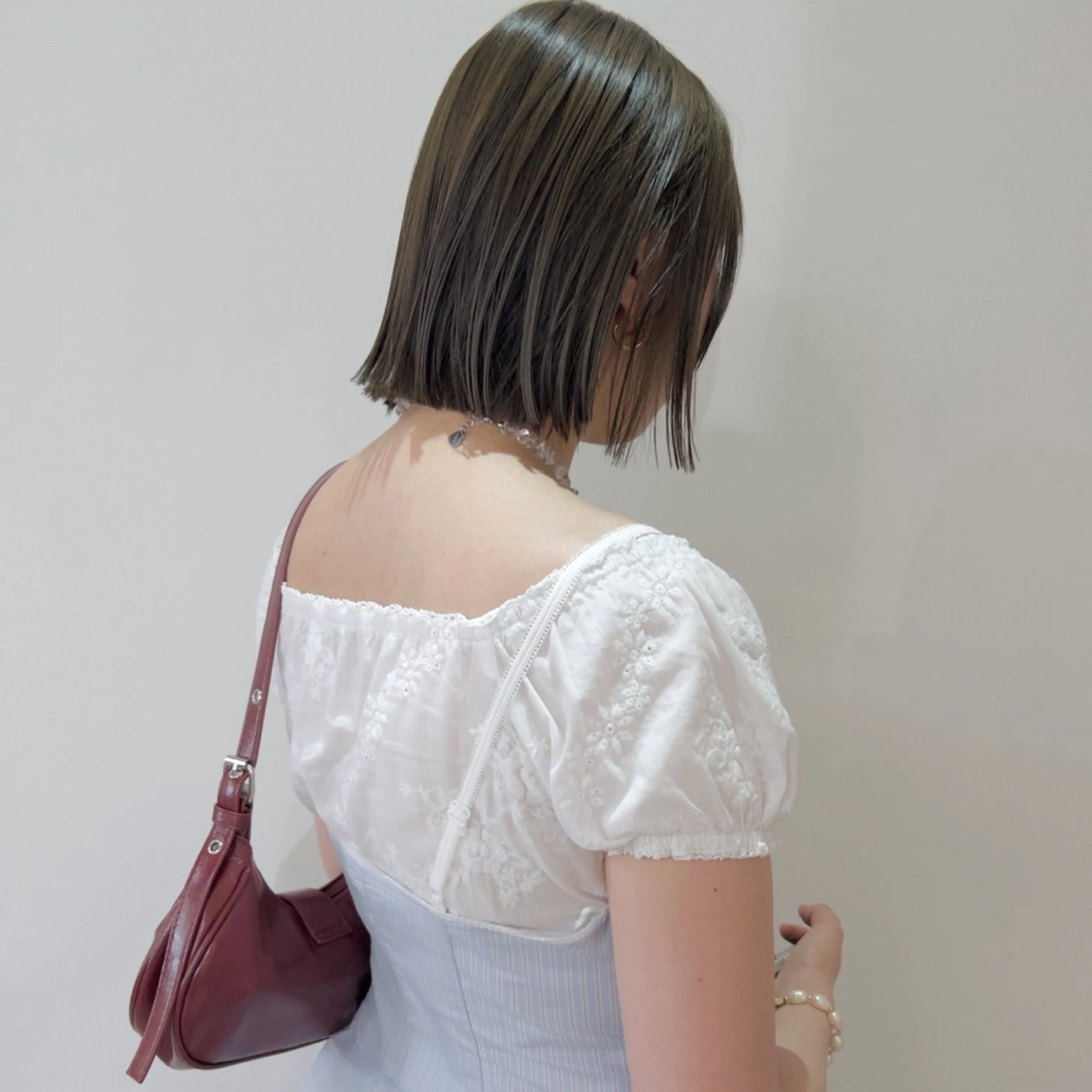 ミディアム カラー ベージュカラー 透明感カラー オリーブベージュ 顔まわりレイヤー 顔周りカット カット ヘアカラー トリートメント nonoka オリーブ/グレージュのヘアスタイル