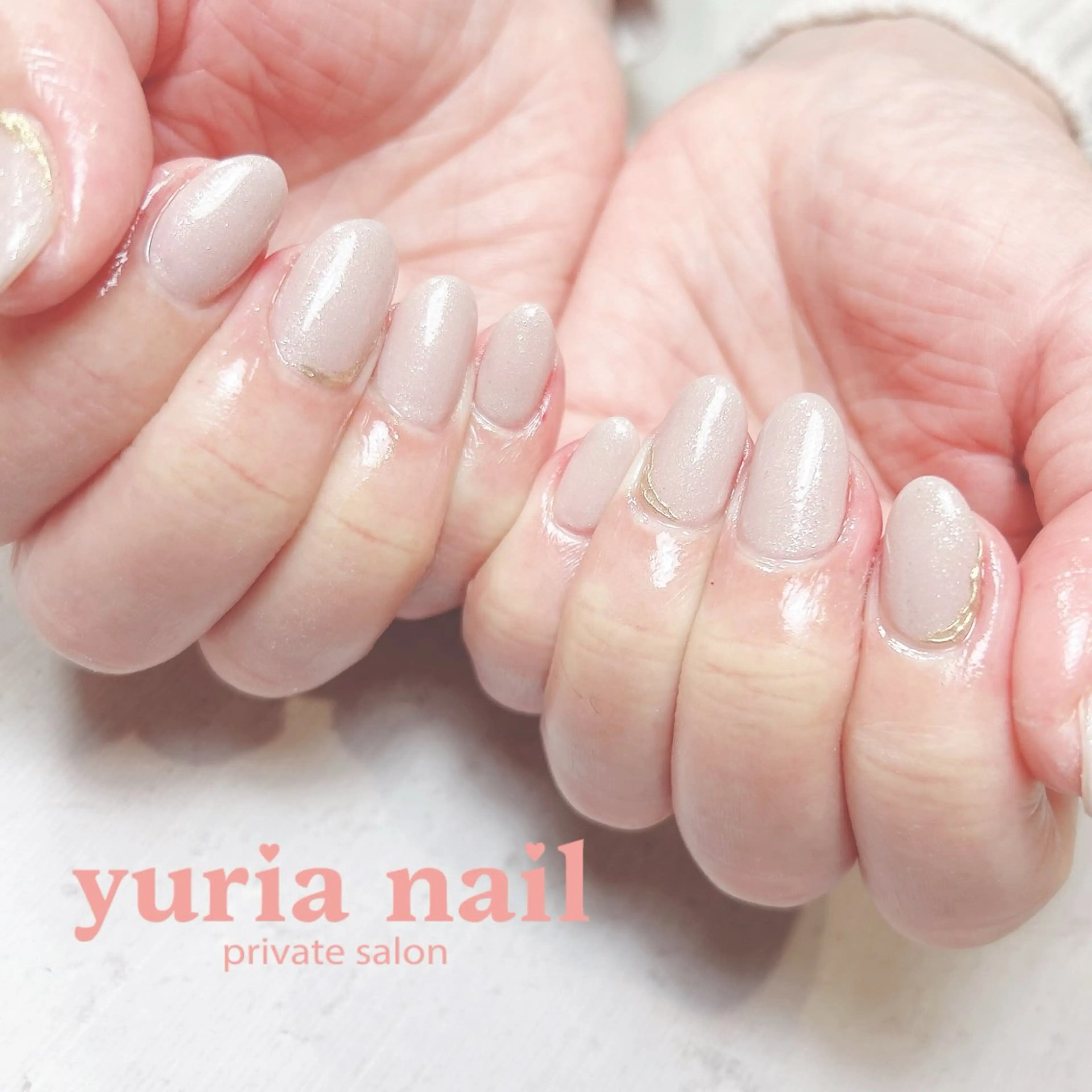 ネイル ジェルネイル ゴールド ラメ(グリッター) オフィスネイル ワンカラーネイル ハンドネイル 小林 ゆりあのネイルデザイン