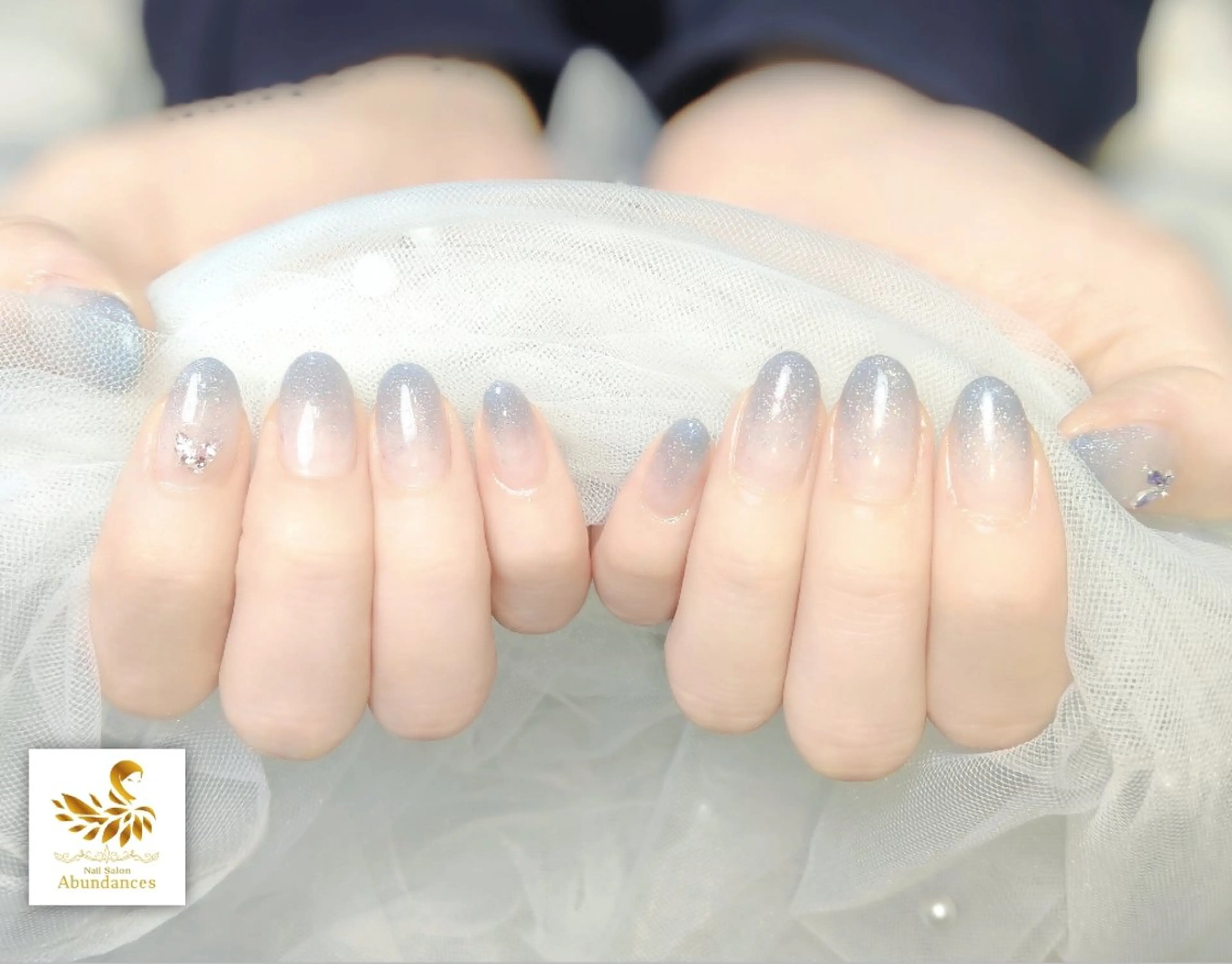 ネイル ブルー グラデーション ラメ(グリッター) ラメグラデーション ハンドネイル 完全予約制個室サロン Abundancesのネイルデザイン