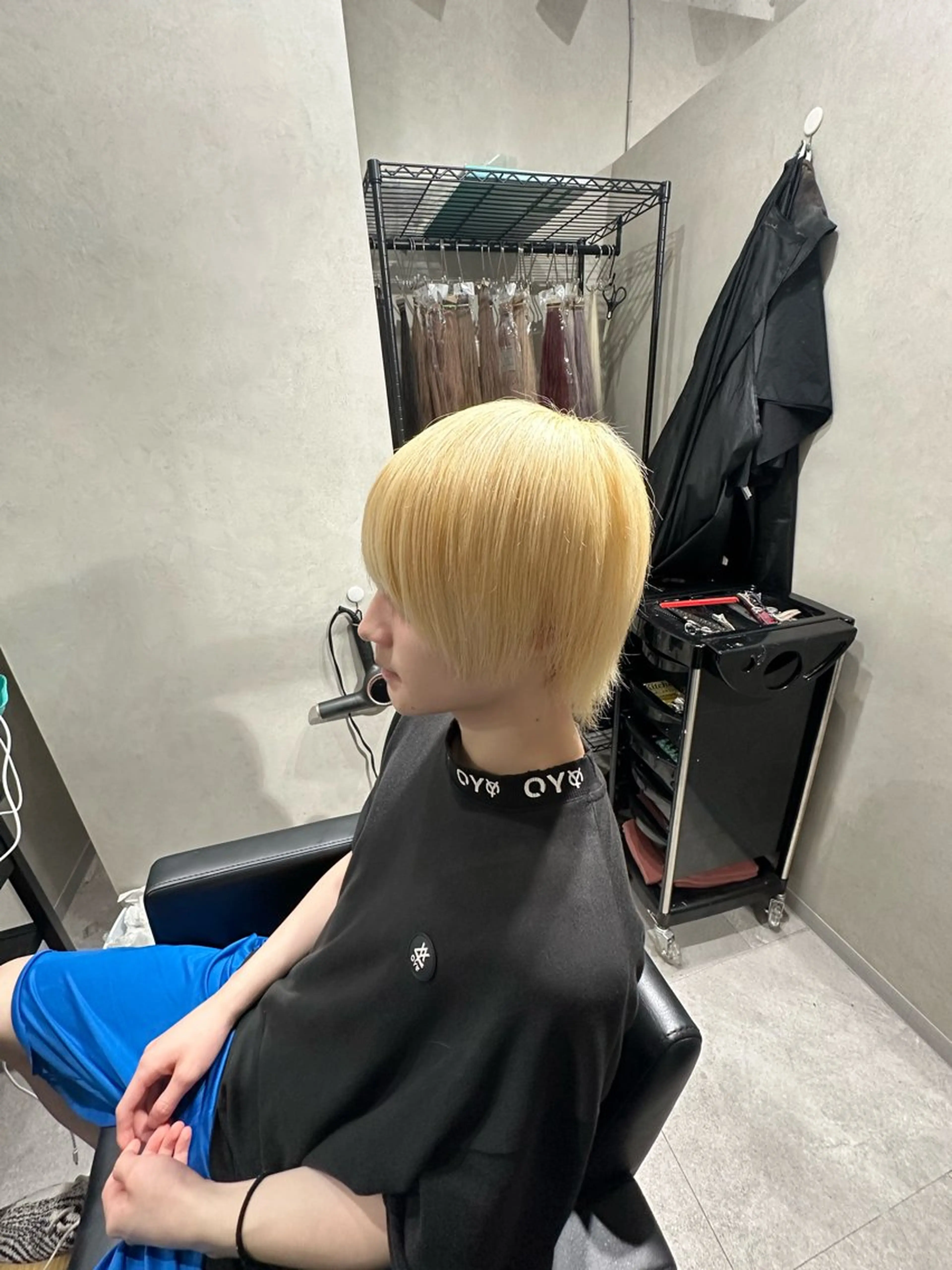 ショート 奥本 侑 ハイトーン、髪質改善のヘアスタイル