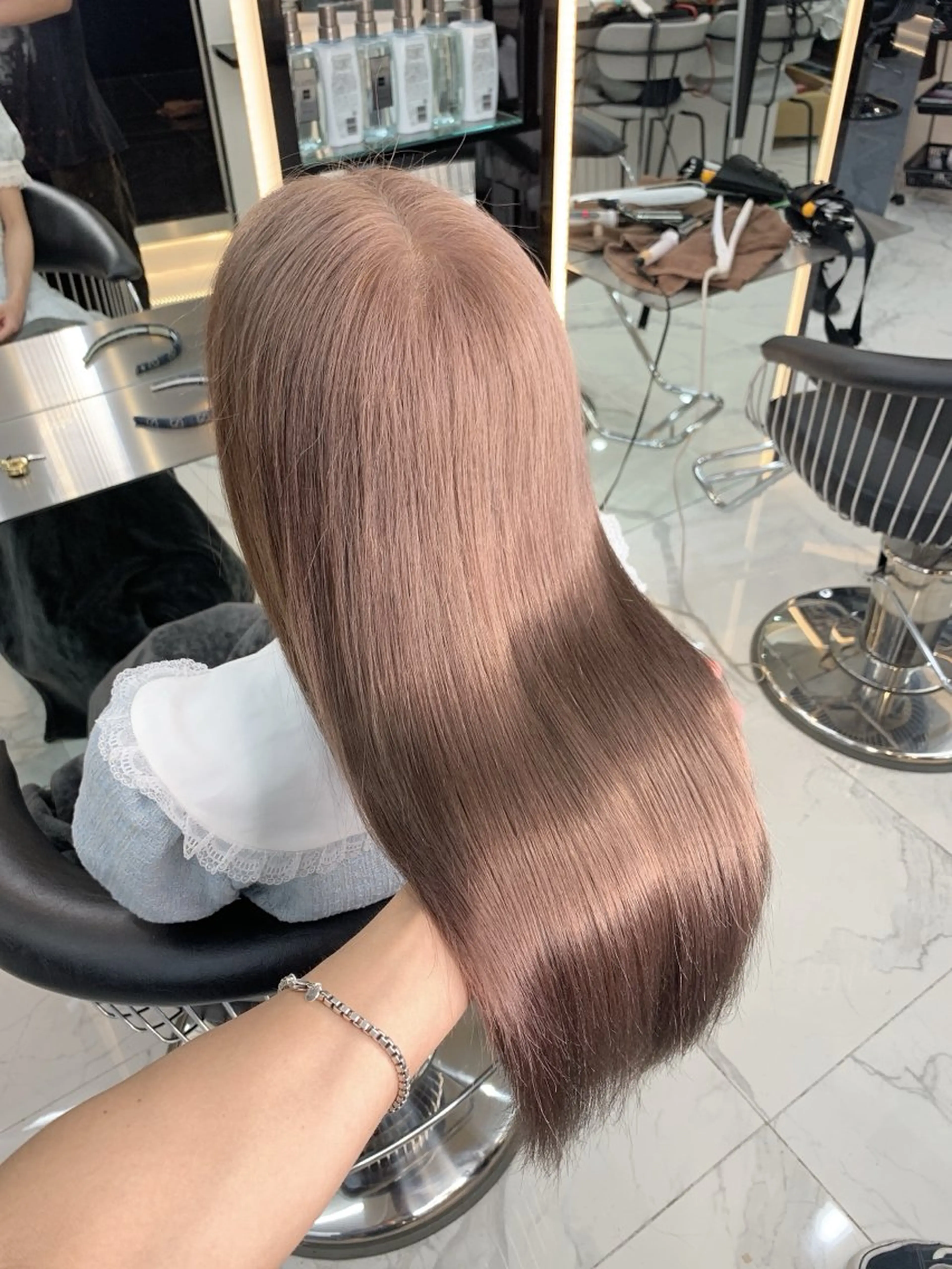 ロング トリートメント ZYNX所属・MAHIRO/複雑 履歴/ハイトーンのヘアスタイル