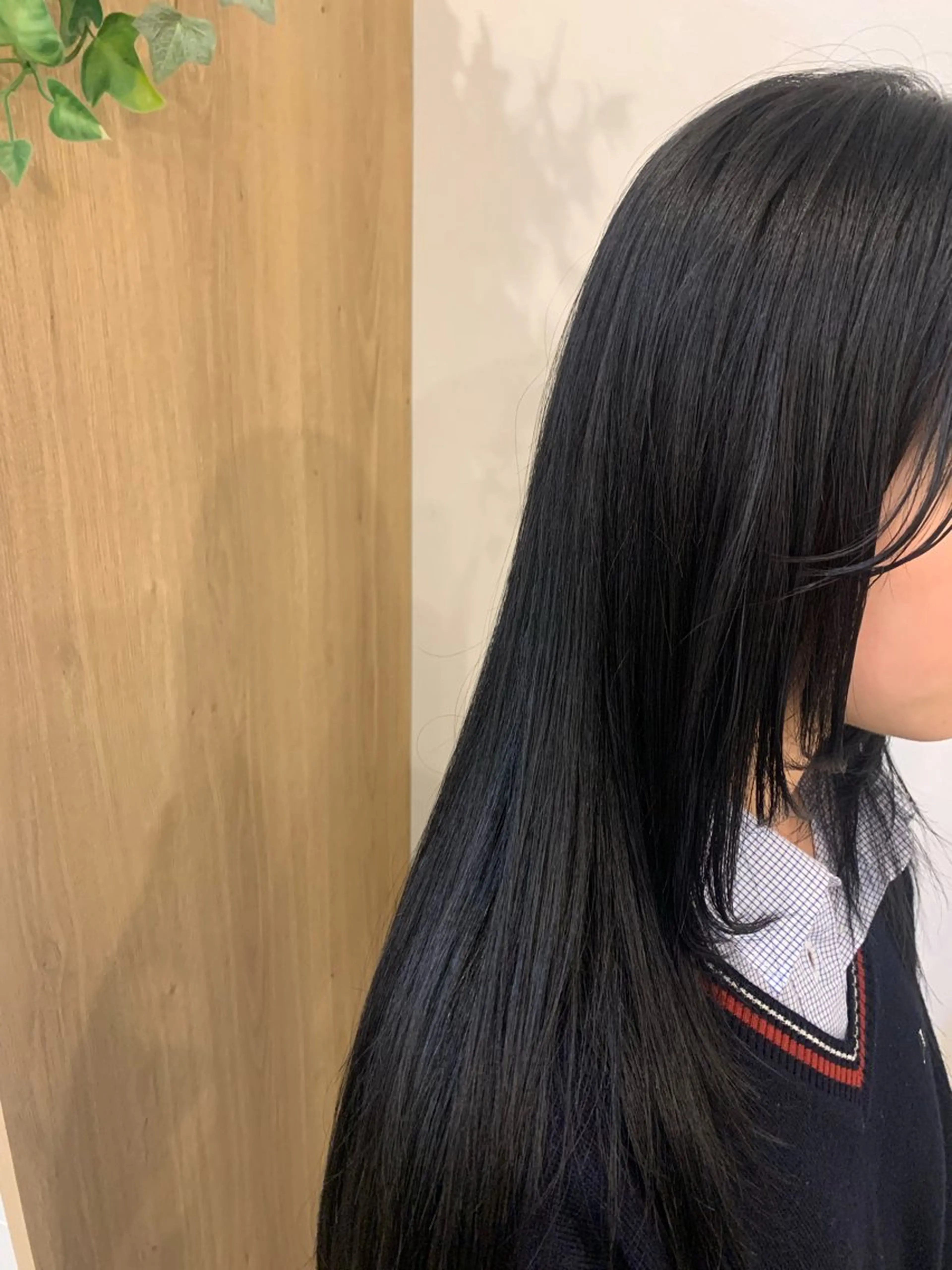 ロング カラー 黒髪 ブルーカラー ブルーブラック 顔まわりレイヤー 顔周りカット 森本 美咲のヘアスタイル