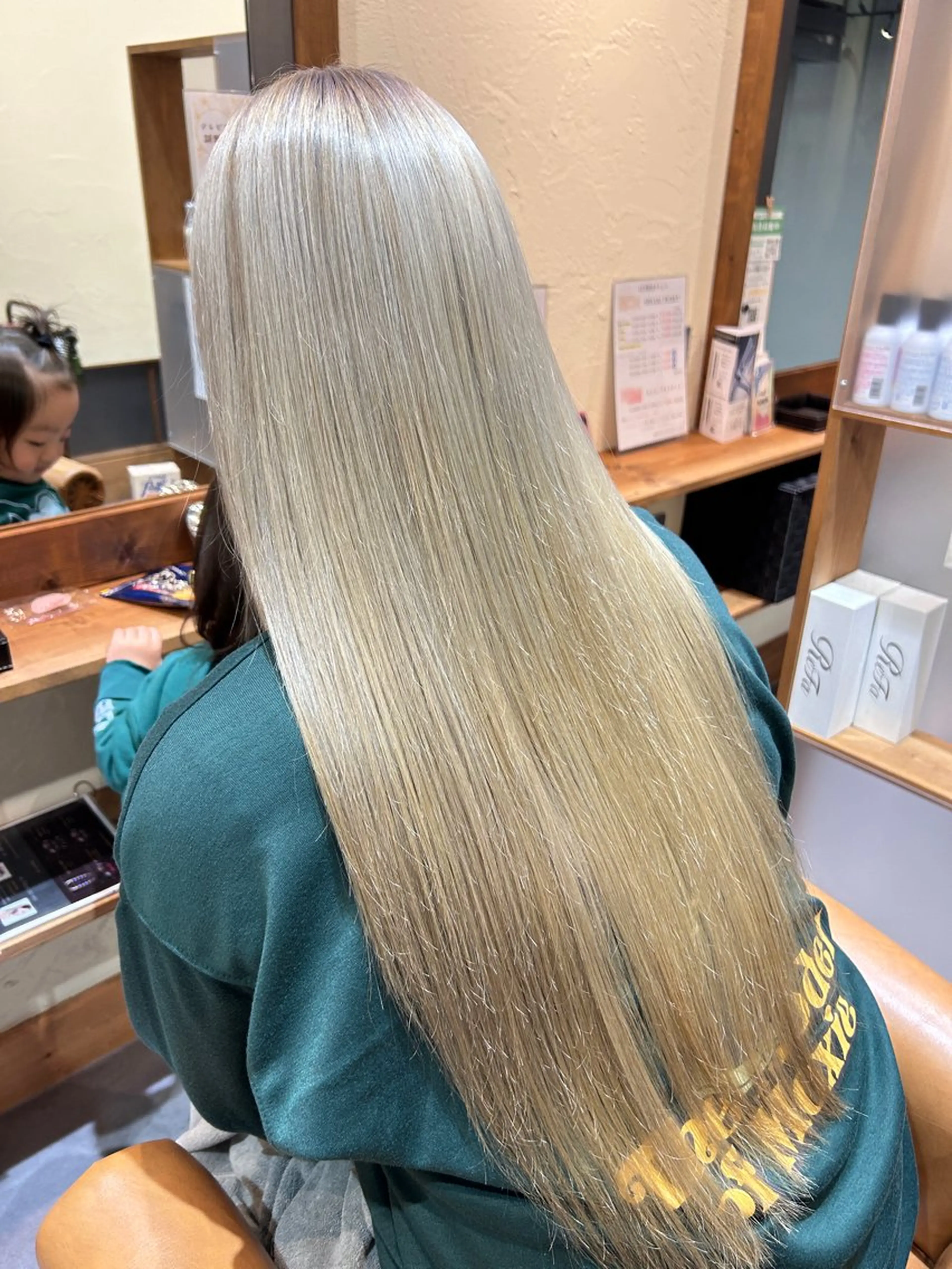 ロング 井上 萌のヘアスタイル